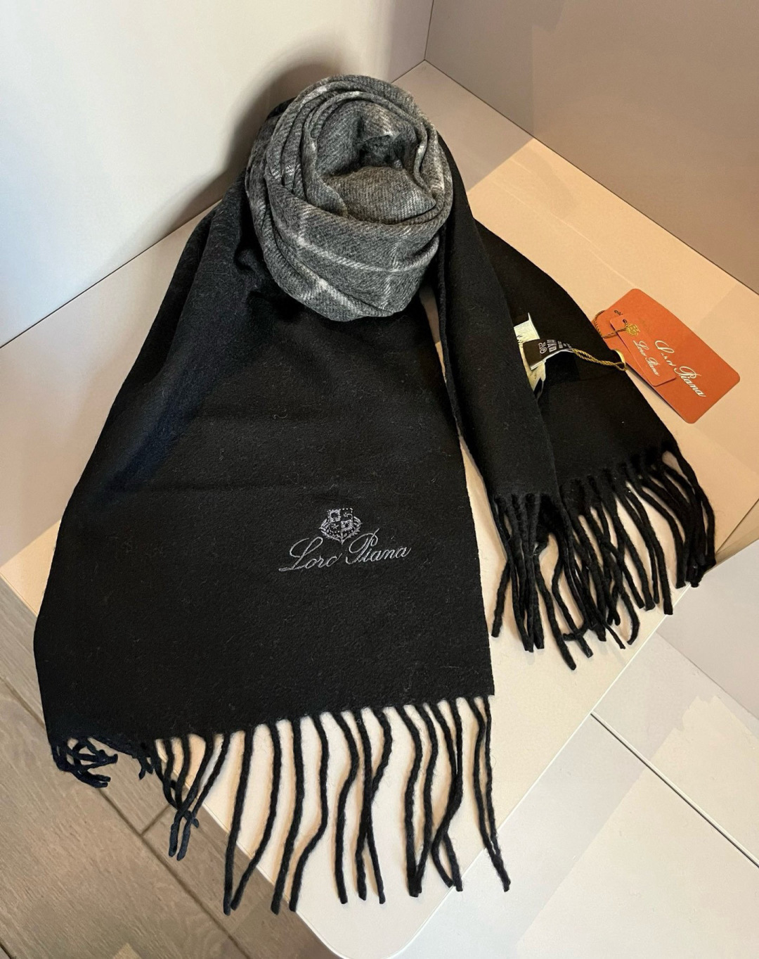 Loro Piana Piana · 诺悠翩雅【贸易公司尾单 山羊绒围巾披肩】送人自留都太高大上了 重磅上新