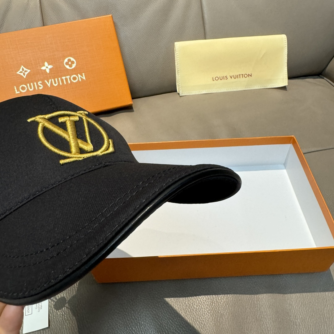 新款出货配盒子布袋，LV(路易威登)新款原单棒球帽，Lv刺绣，1:1开模订制，重工刺绣，做工细致完美，质