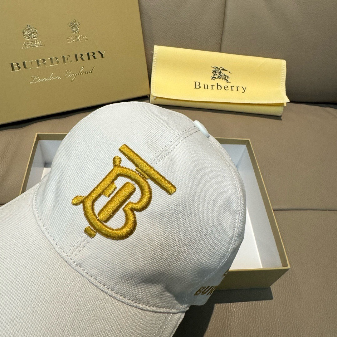 配盒子布袋，Burberry（巴宝莉）新款原单棒球帽，1:1开模订制，全新立体战马刺绣，精致无暇！原版帆