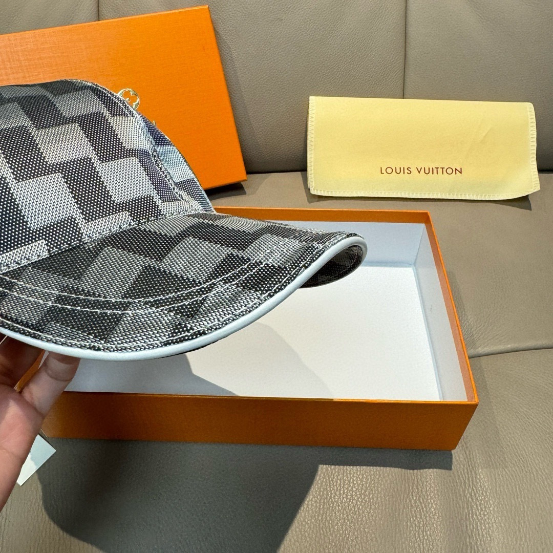 配包装布袋，LV路易威登新款原单棒球帽，经典棋盘格，1:1开模订制，原版专柜布料+头层牛皮，小方格时尚帅