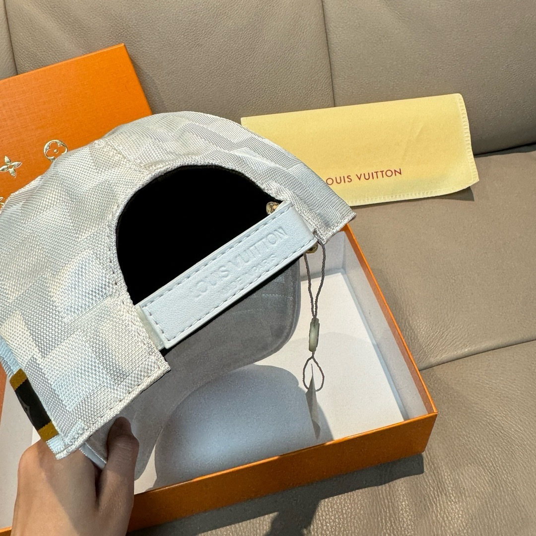 配包装布袋，LV路易威登新款原单棒球帽，经典棋盘格，1:1开模订制，原版专柜布料+头层牛皮，小方格时尚帅