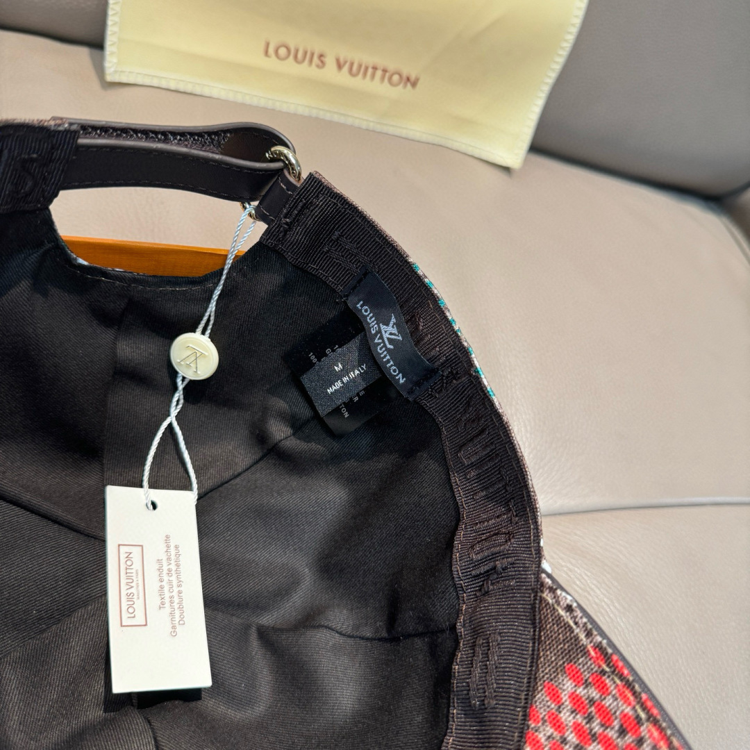 配盒子布袋，LV(路易威登)新款原单棒球帽，大棋盘格丝印，专柜1:1开模订制，原厂订制面料+头层牛皮，纯