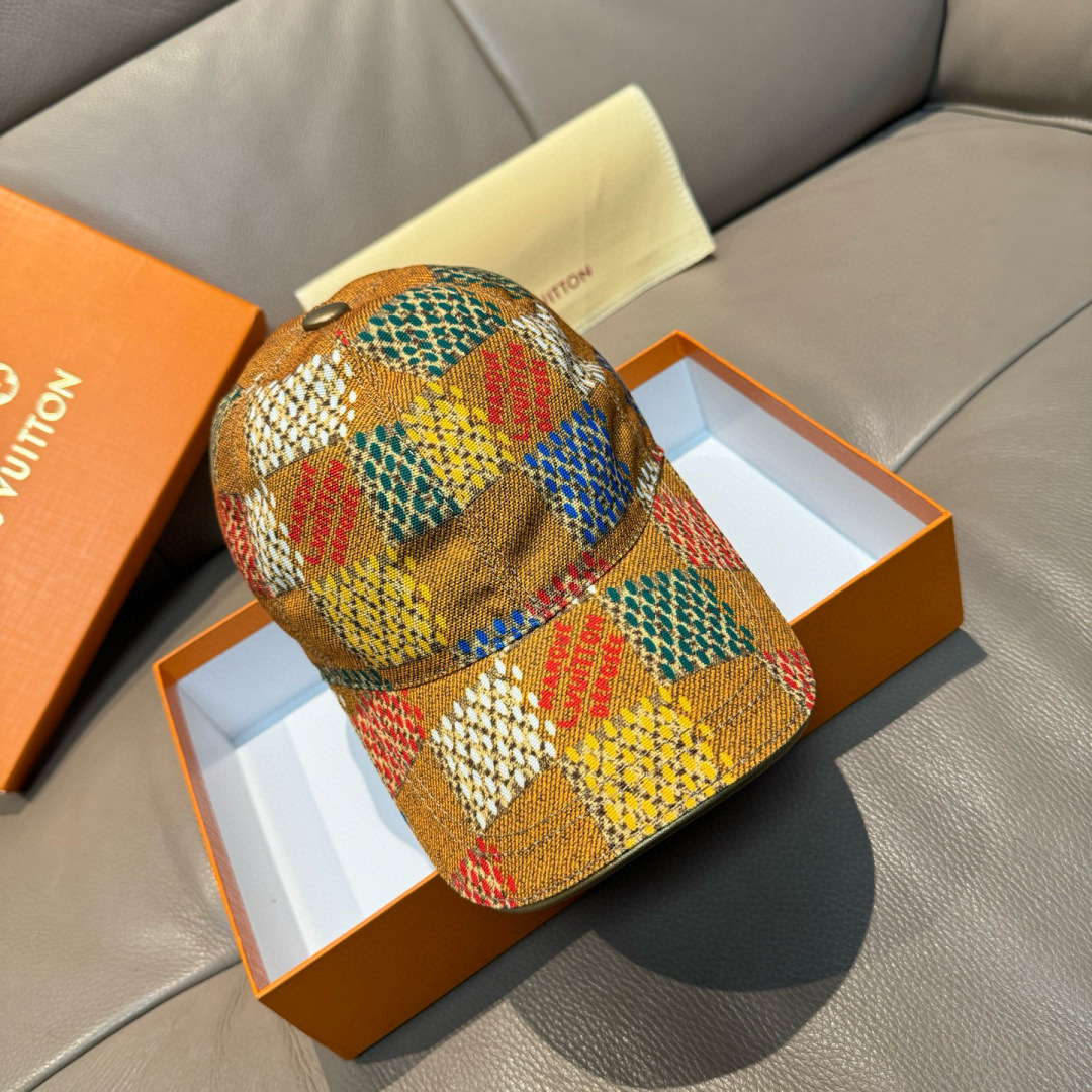 配盒子布袋，LV(路易威登)新款原单棒球帽，大棋盘格丝印，专柜1:1开模订制，原厂订制面料+头层牛皮，纯