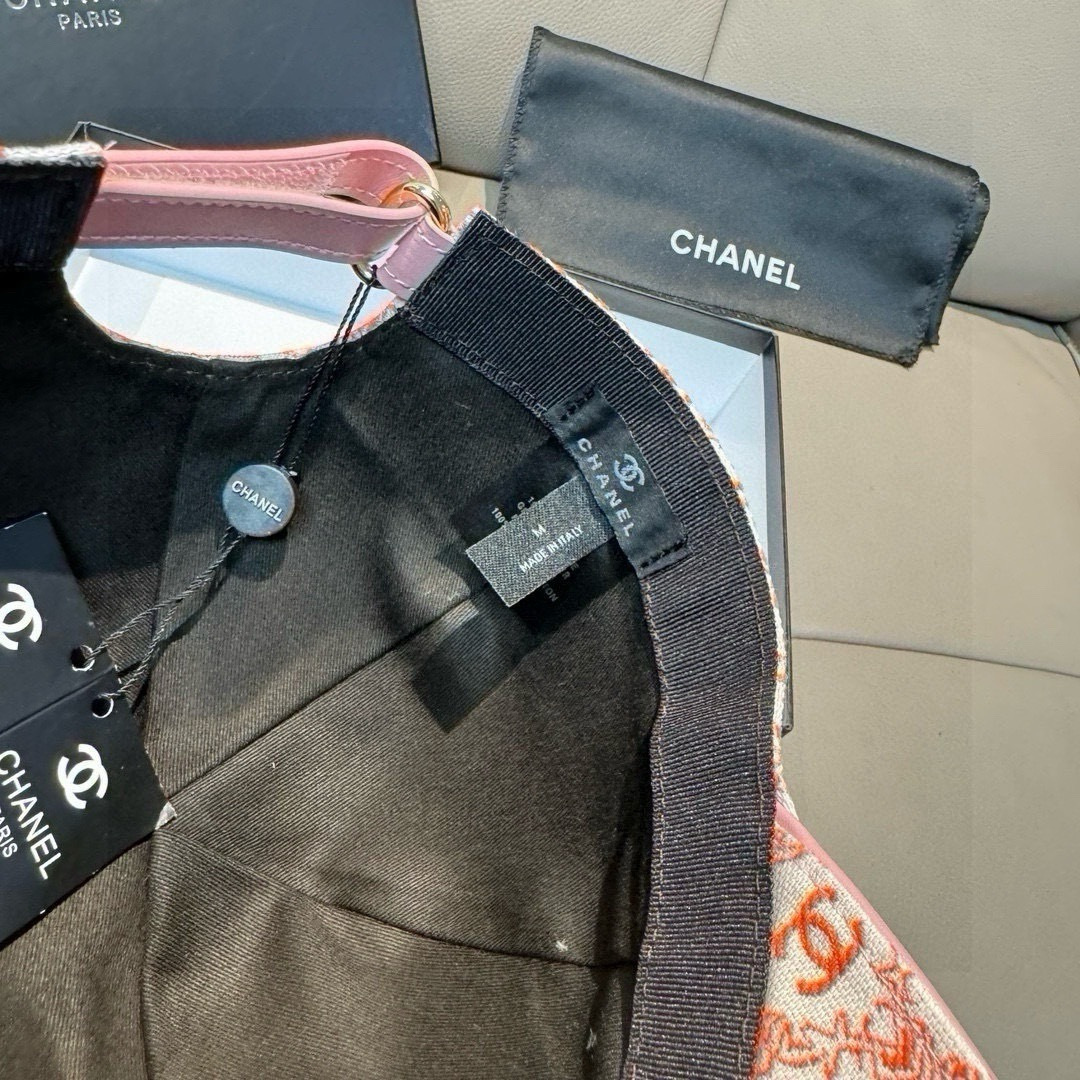 新款出货！配盒子布袋，Chanel(香奈儿)新款原单棒球帽， 小双C提花，专柜1:1开模订制，原版帆布料