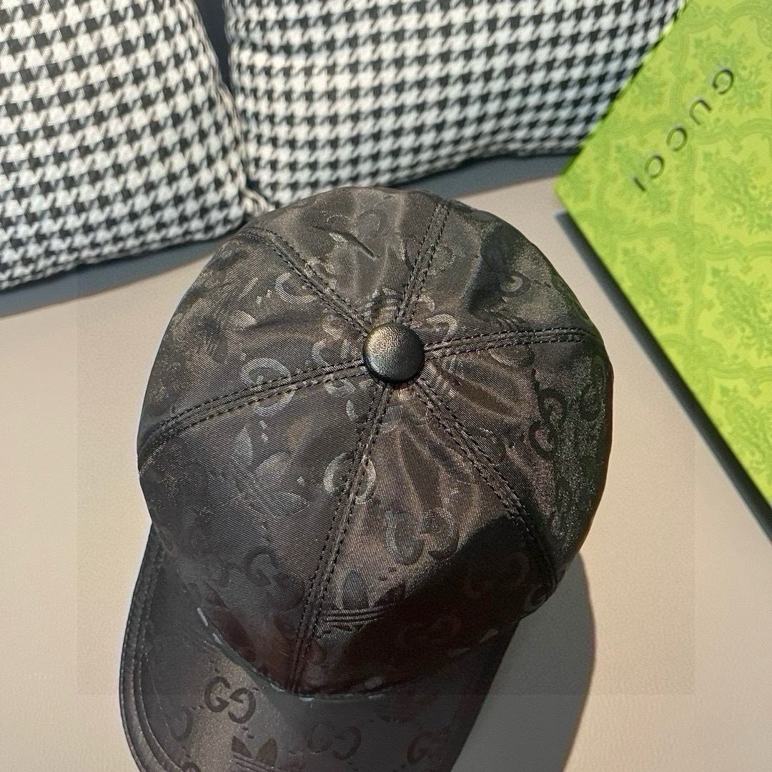 古奇新款Adidas&Gucci联名款出货啦！配盒子布袋。专柜热卖中。1:1开模订制，重工打造，完美复刻