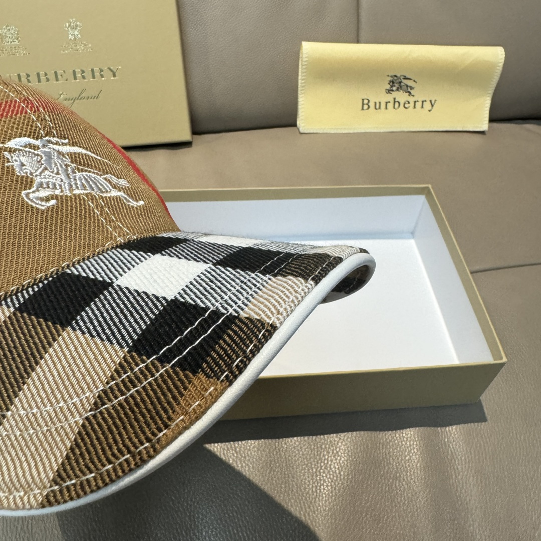 配盒子布袋，Burberry（巴宝莉）新款原单棒球帽，1:1开模订制，标志性战马刺绣，精致无暇！原版斜纹