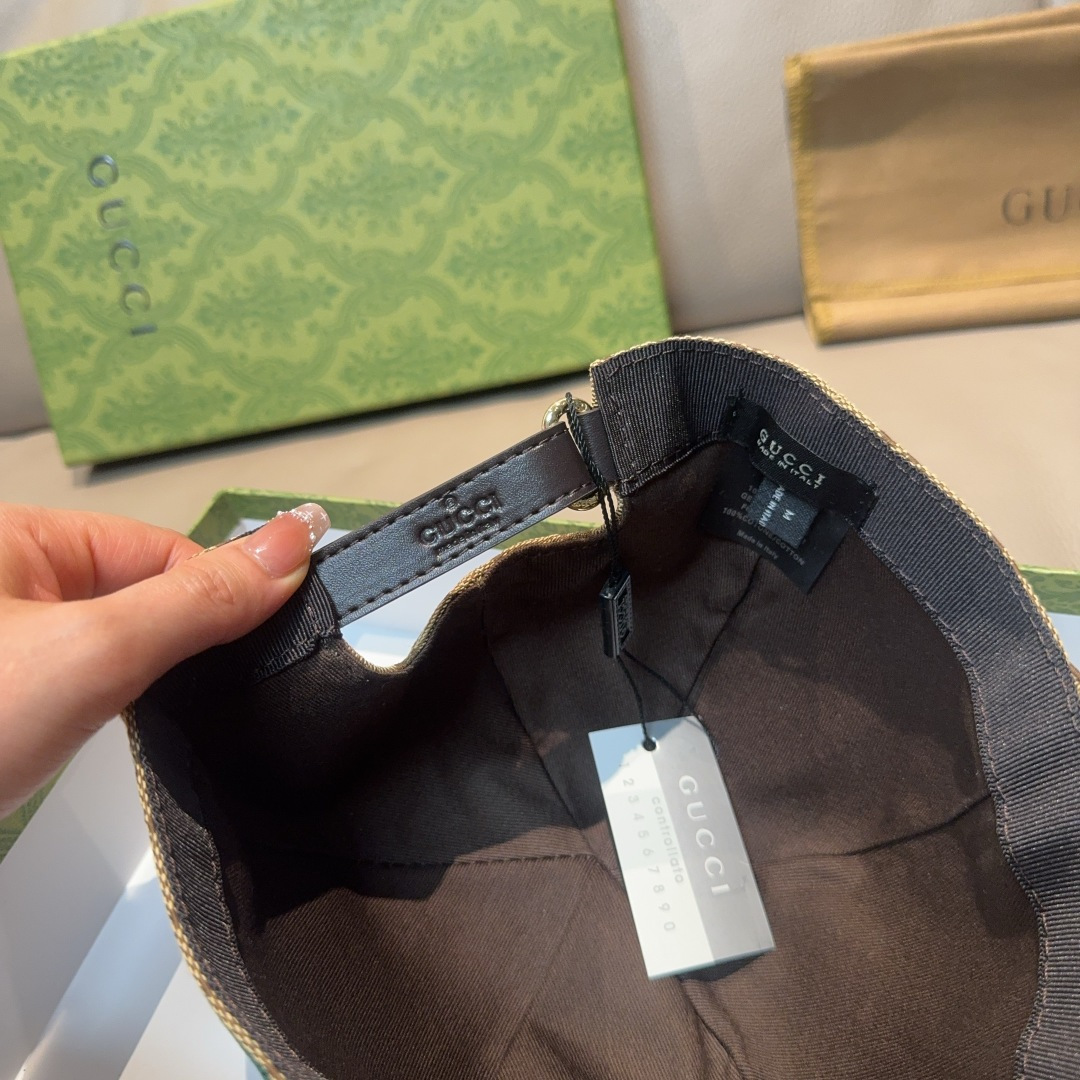 配盒子布袋，Gucci(古奇)经典款原单棒球帽， 钢扣款，1:1开模订制，原版帆布料+头层牛皮，英气十足