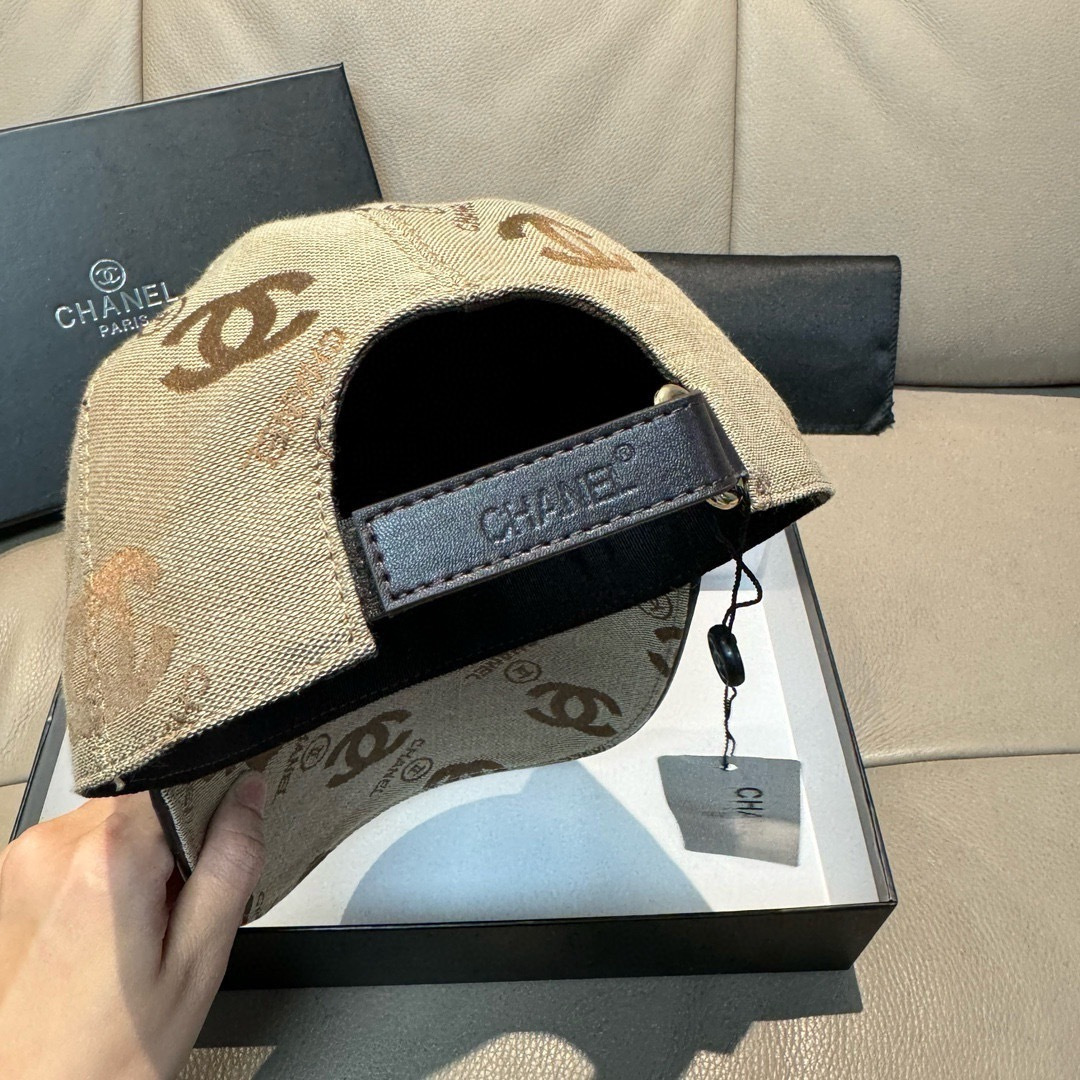 配包装布袋，Chanel(香奈儿)经典原单棒球帽， 经典双C,专柜1:1开模订制，原版帆布料+头层牛皮，