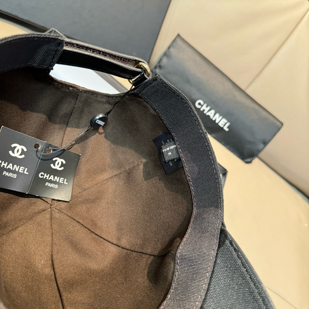 配包装布袋，Chanel(香奈儿)经典原单棒球帽， 经典双C,专柜1:1开模订制，原版帆布料+头层牛皮，