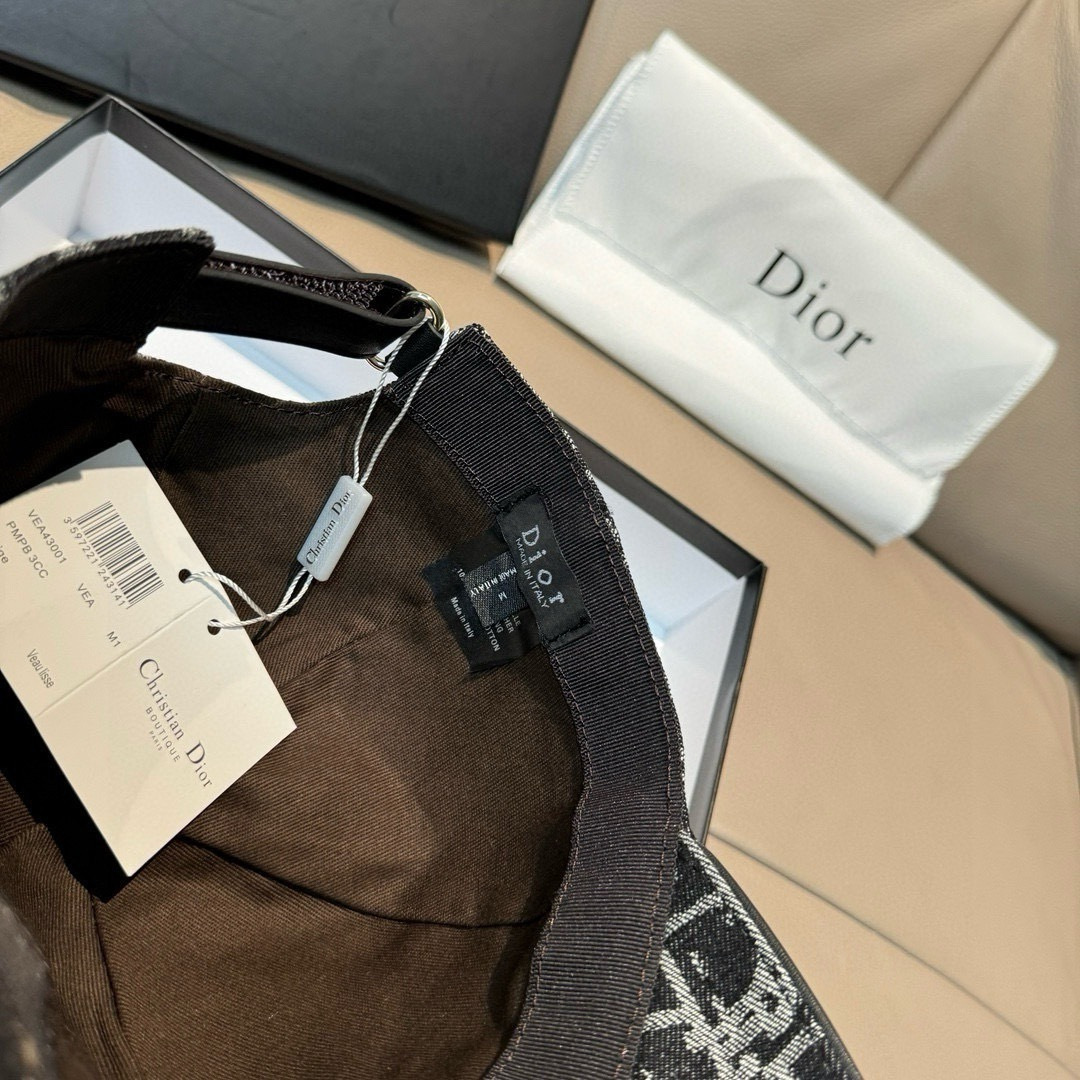 配盒子布袋，Dior(迪奥)新款原单棒球帽， Dior老花，复古韵味十足，专柜断货热门，1:1开模订制，