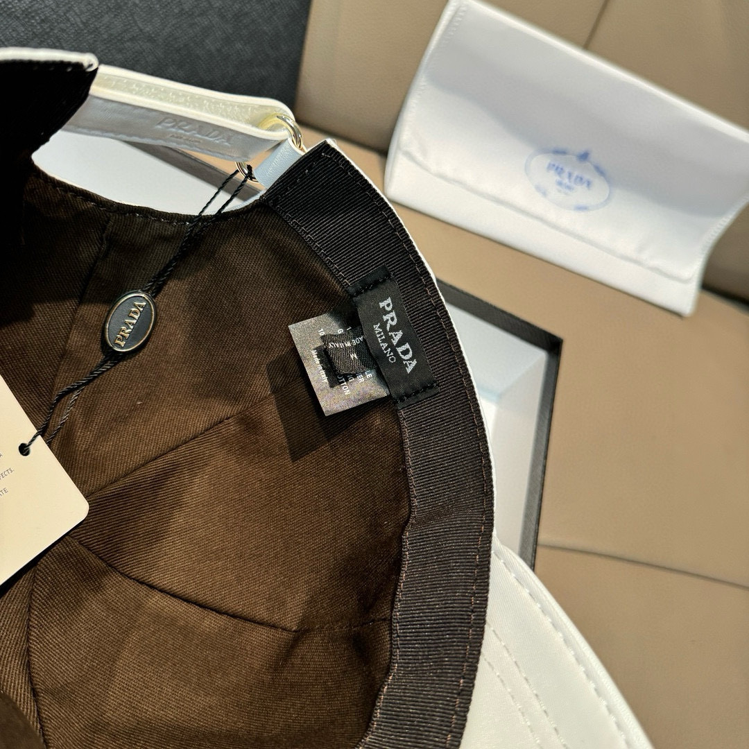 火爆倒三角四色出货！配盒子布袋，Prada(普拉达)经典原单棒球帽， 经典倒三角金属logo，专柜1:1