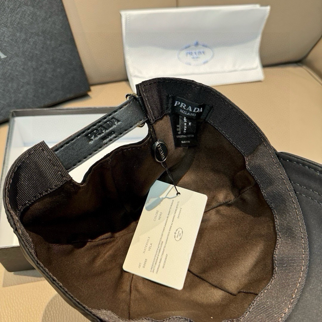 火爆倒三角四色出货！配盒子布袋，Prada(普拉达)经典原单棒球帽， 经典倒三角金属logo，专柜1:1