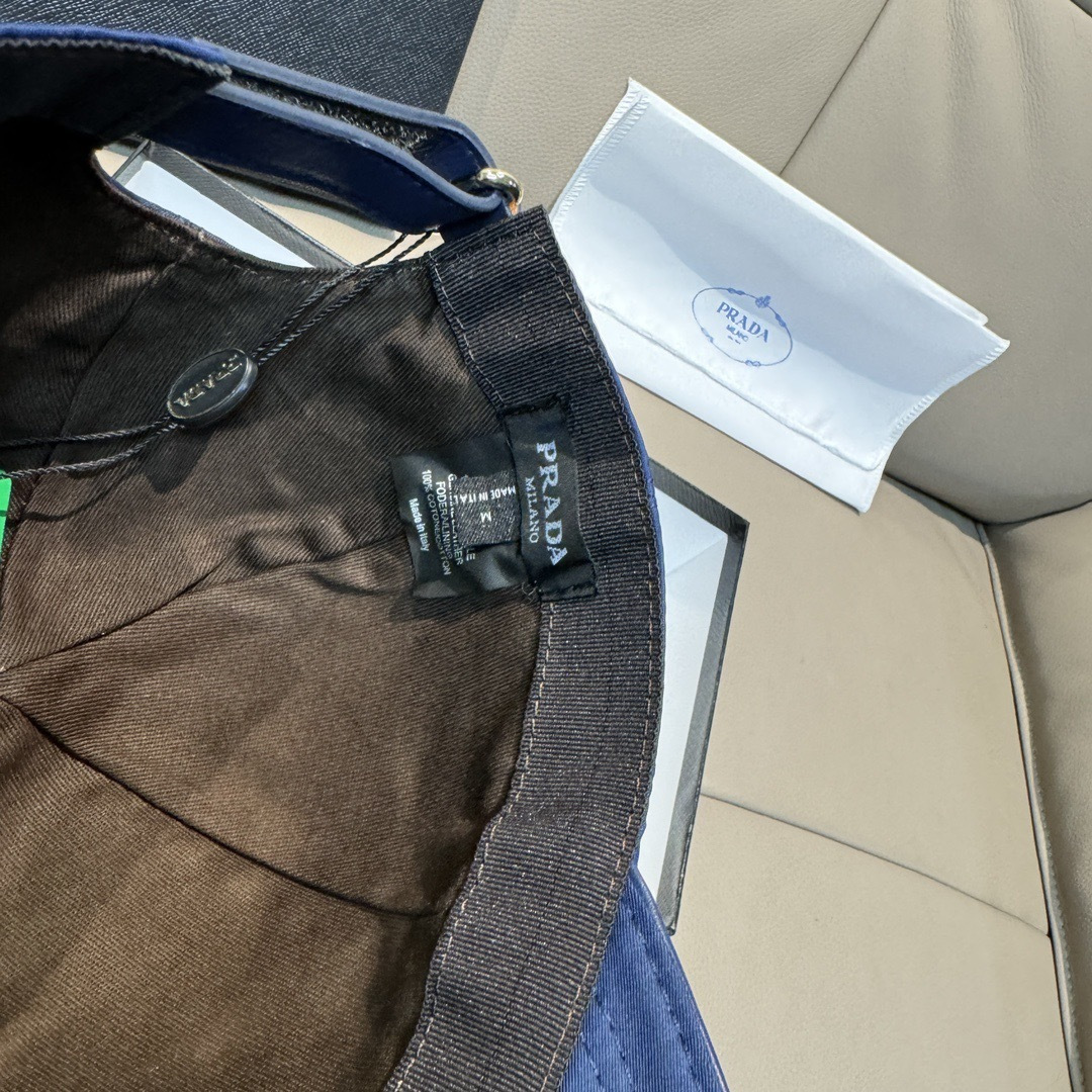 火爆倒三角四色出货！配盒子布袋，Prada(普拉达)经典原单棒球帽， 经典倒三角金属logo，专柜1:1