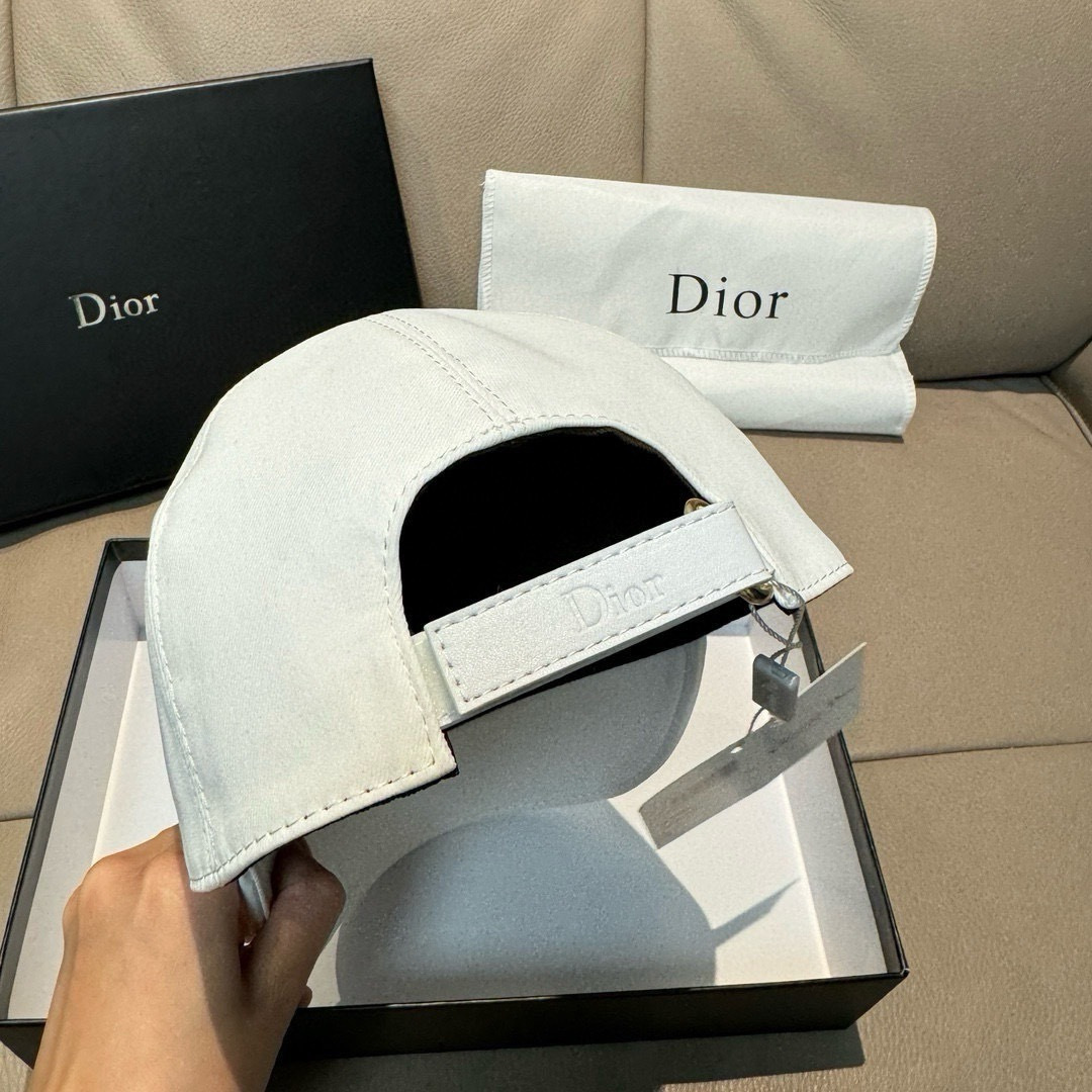 配盒子布袋，Dior(迪奥)新款原单棒球帽， Dior刺绣，网红明星同款，1:1开模订制，纯棉布料+头层