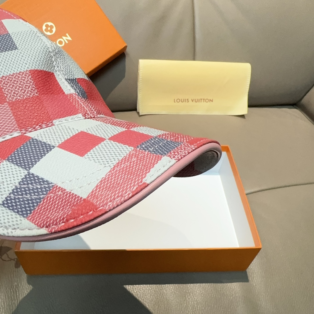 配包装布袋，LV路易威登新款原单棒球帽，七彩棋盘格，1:1开模订制，原版专柜PU皮革+头层牛皮包边，长年