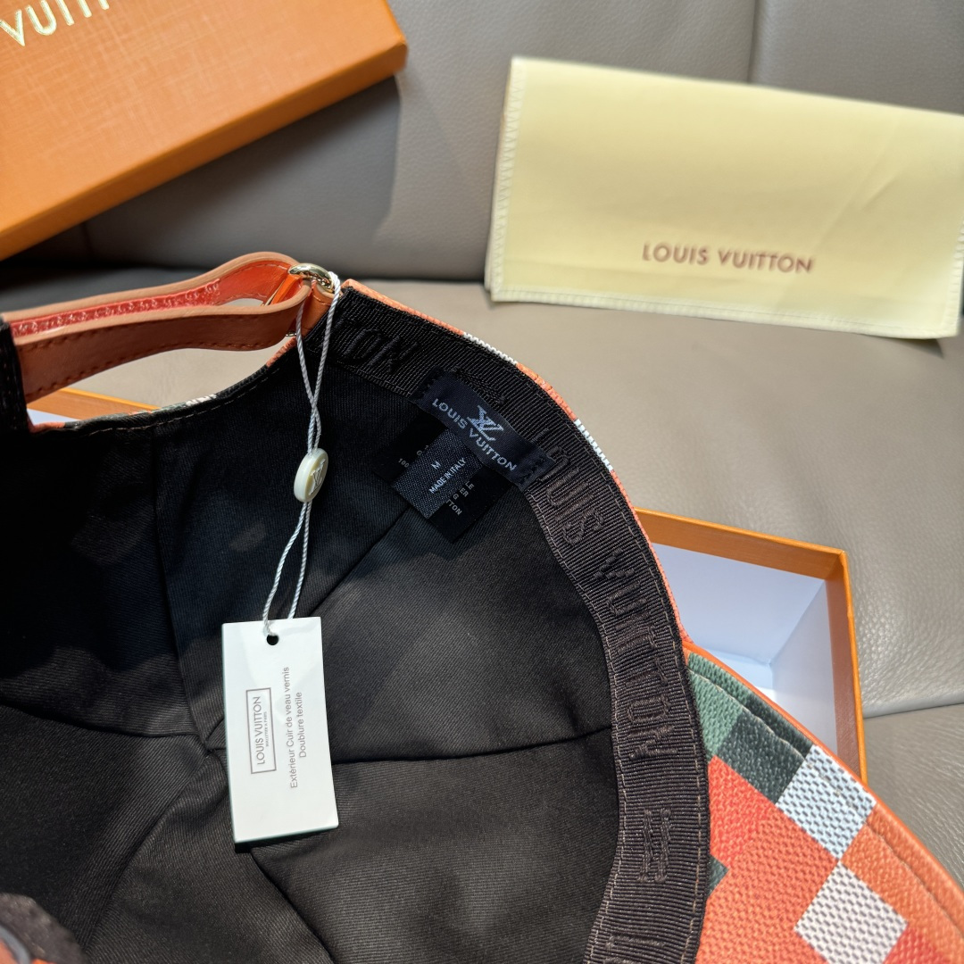 配包装布袋，LV路易威登新款原单棒球帽，七彩棋盘格，1:1开模订制，原版专柜PU皮革+头层牛皮包边，长年