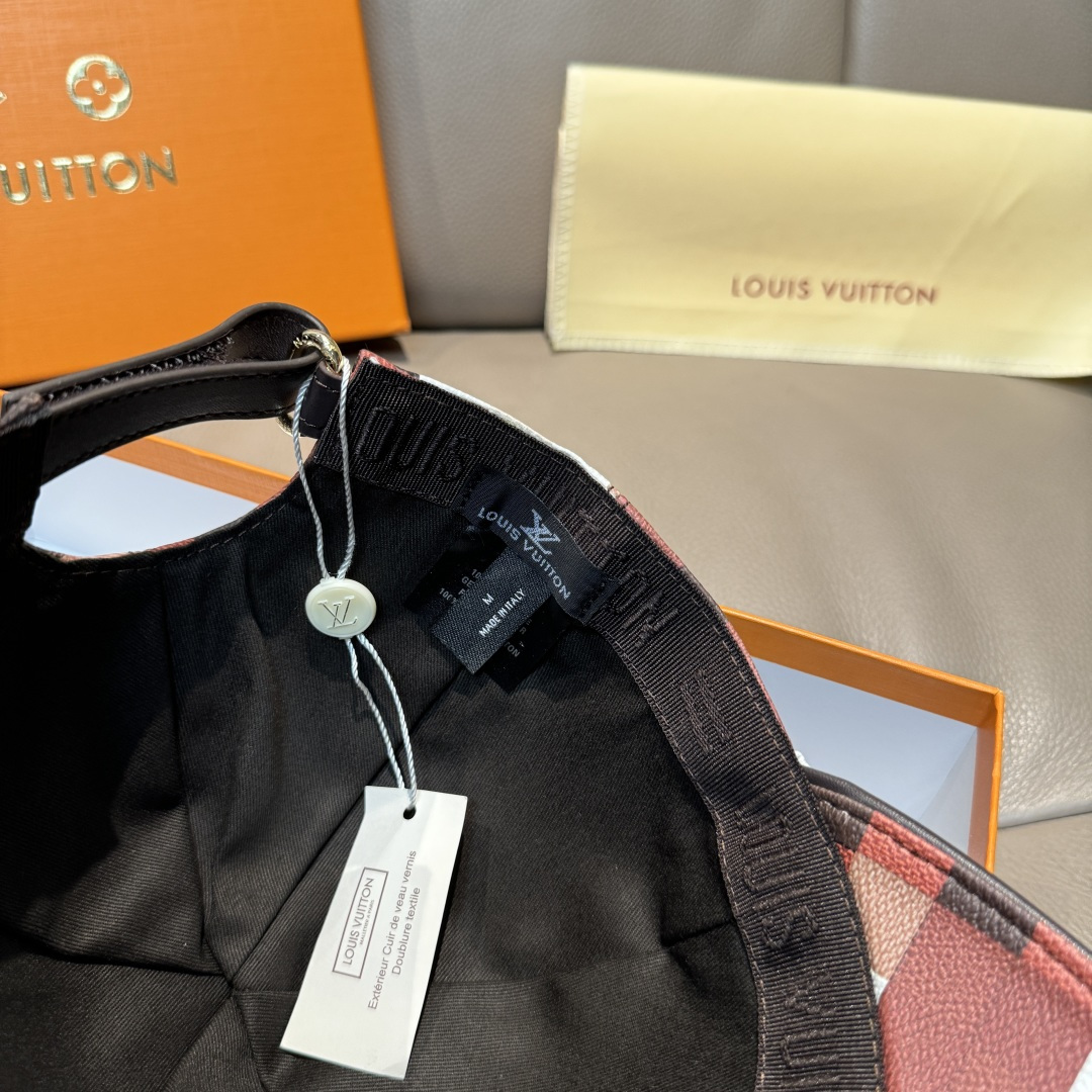 配包装布袋，LV路易威登新款原单棒球帽，七彩棋盘格，1:1开模订制，原版专柜PU皮革+头层牛皮包边，长年