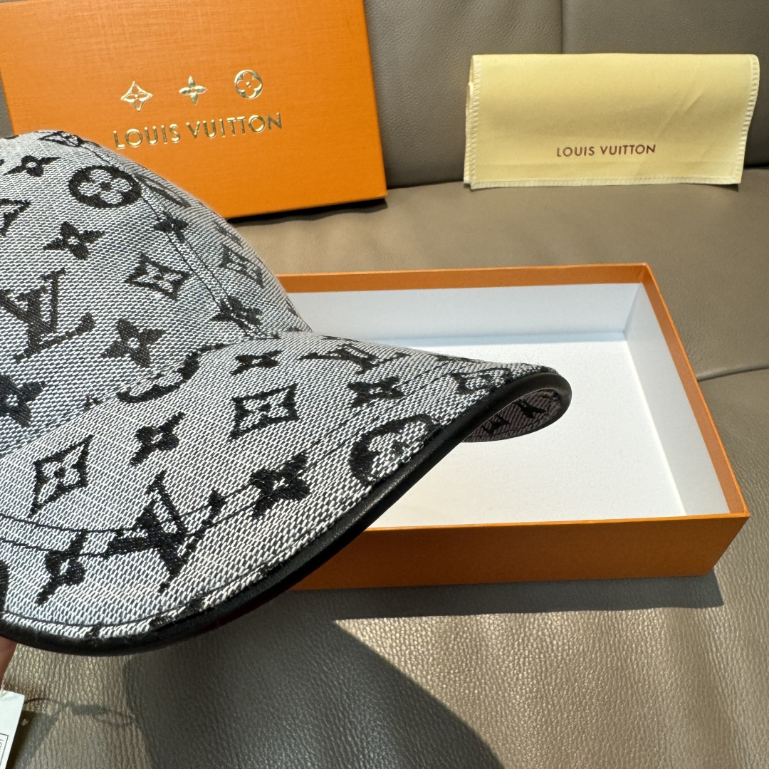 配盒子布袋，LV路易威登新款原单棒球帽，LV牛仔提花，专柜1:1开模订制，原版帆布面料+头层牛皮，轻盈透