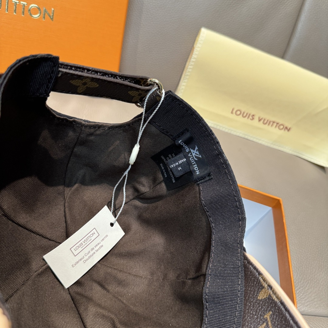 配盒子布袋，LV(路易威登)新款原单棒球帽，老花拼接，1:1开模订制，原版印花绸缎面料+专柜老花皮，做工