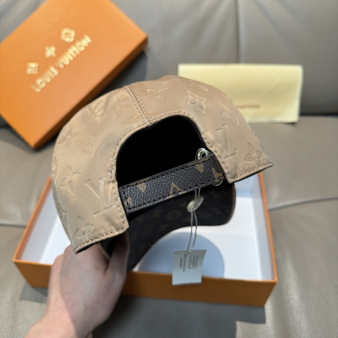配盒子布袋，LV(路易威登)新款原单棒球帽，老花拼接，1:1开模订制，原版印花绸缎面料+专柜老花皮，做工