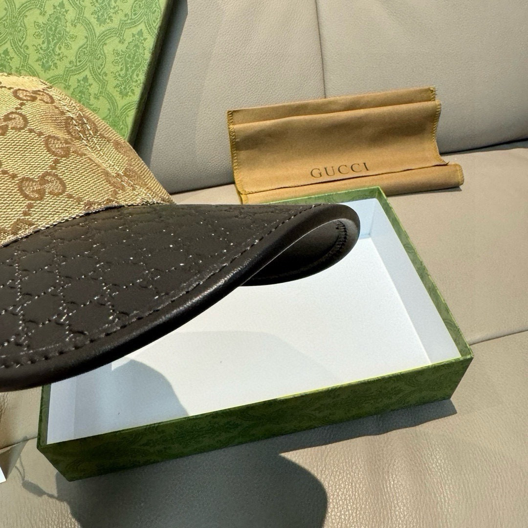 配盒子布袋，Gucci(古奇)经典原单棒球帽，小双G牛皮拼接，1:1开模订制，质量超赞！帽檐头层牛皮压花