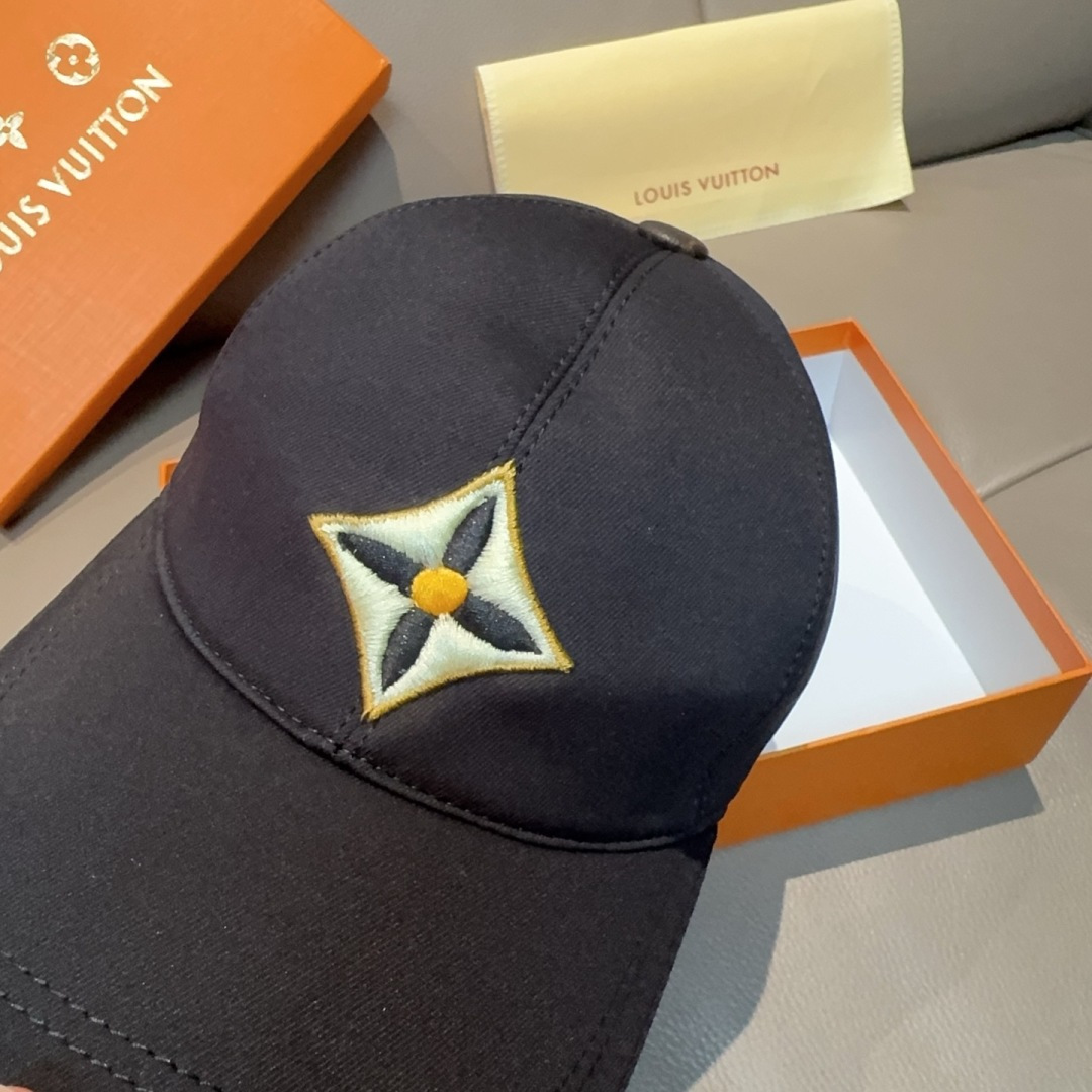 新款出货配盒子布袋，LV(路易威登)新款原单棒球帽，LV四叶花刺绣，专柜1:1开模订制，原版纯棉面料+头