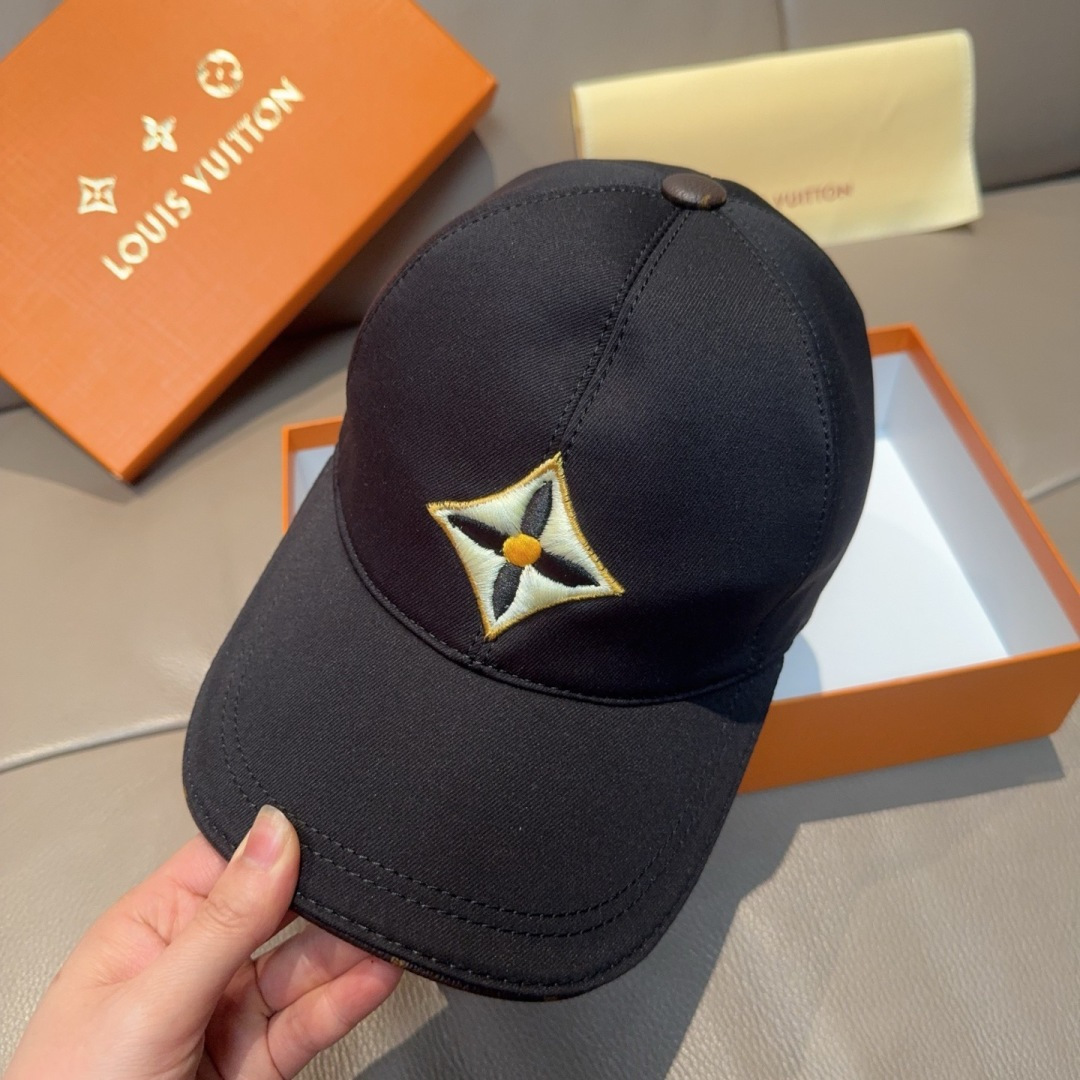 新款出货配盒子布袋，LV(路易威登)新款原单棒球帽，LV四叶花刺绣，专柜1:1开模订制，原版纯棉面料+头