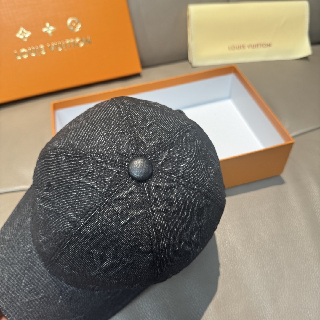 配盒子布袋，LV(路易威登)新款原单棒球帽，大logo压花，1:1开模订制，原版牛仔布料，做工细致完美，