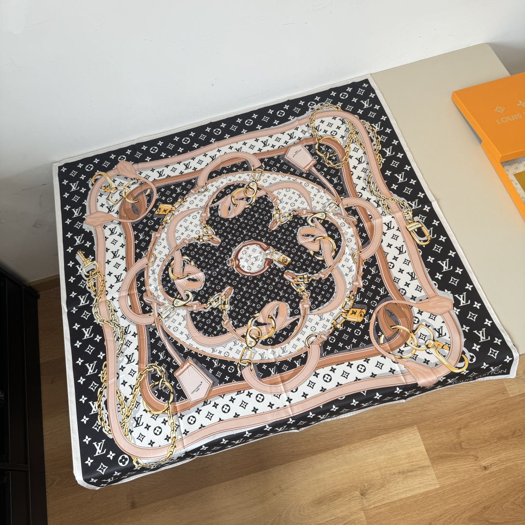 NO:574249,LV new silk square scarf, floral belt. Twill silk material is hand-rolled, full of light luxury and exquisite belts are combined into a classic pattern that matches skin color and is versatile. High-end heavy twill silk [component size 90X90cm twill silk] high version scarf, high version scarf, louis vuitton, real silk19860909Lv新款真丝方巾,花卉皮带.斜纹真丝材质手工卷边,轻奢感十足精美皮带组合成经典图案 既衬肤色又百搭 高端重磅斜纹真丝【成分尺寸90X90cm 斜纹真丝】高版本围巾,高版本围巾,louis vuitton,real silk,scarf