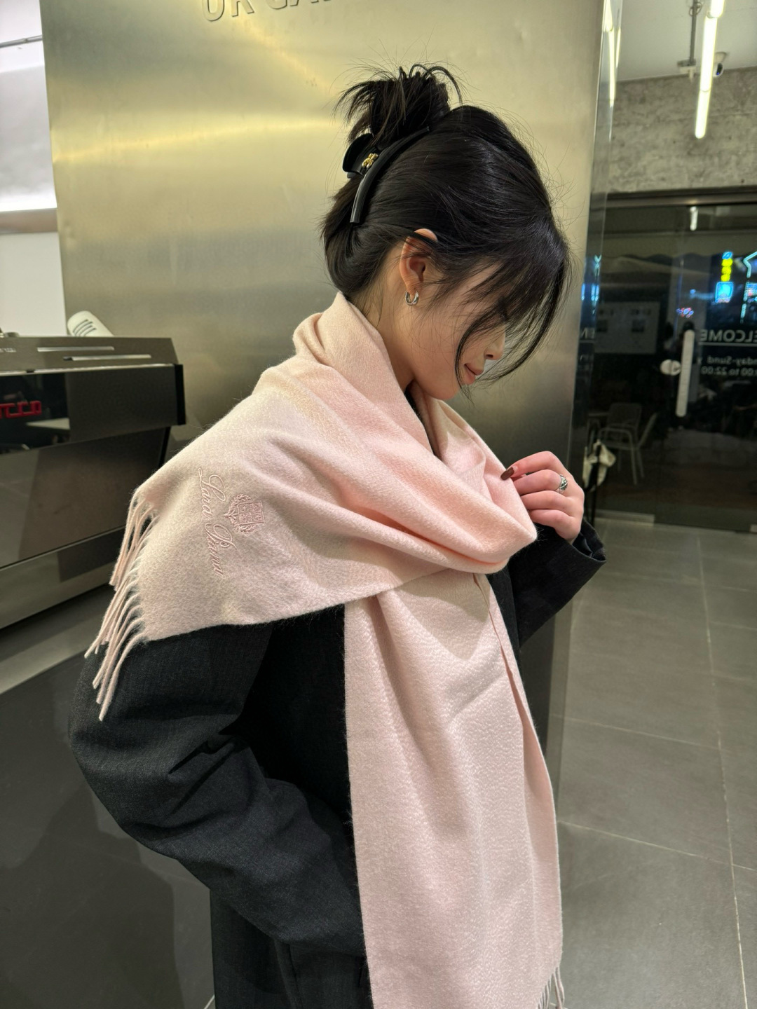 Loro Piana Piana · 诺悠翩雅秋冬新品狠货 【 山羊绒小围巾】单看这水波纹就知道是什么货色了吧 羊绒中的 渠道 硬货～出口意大利