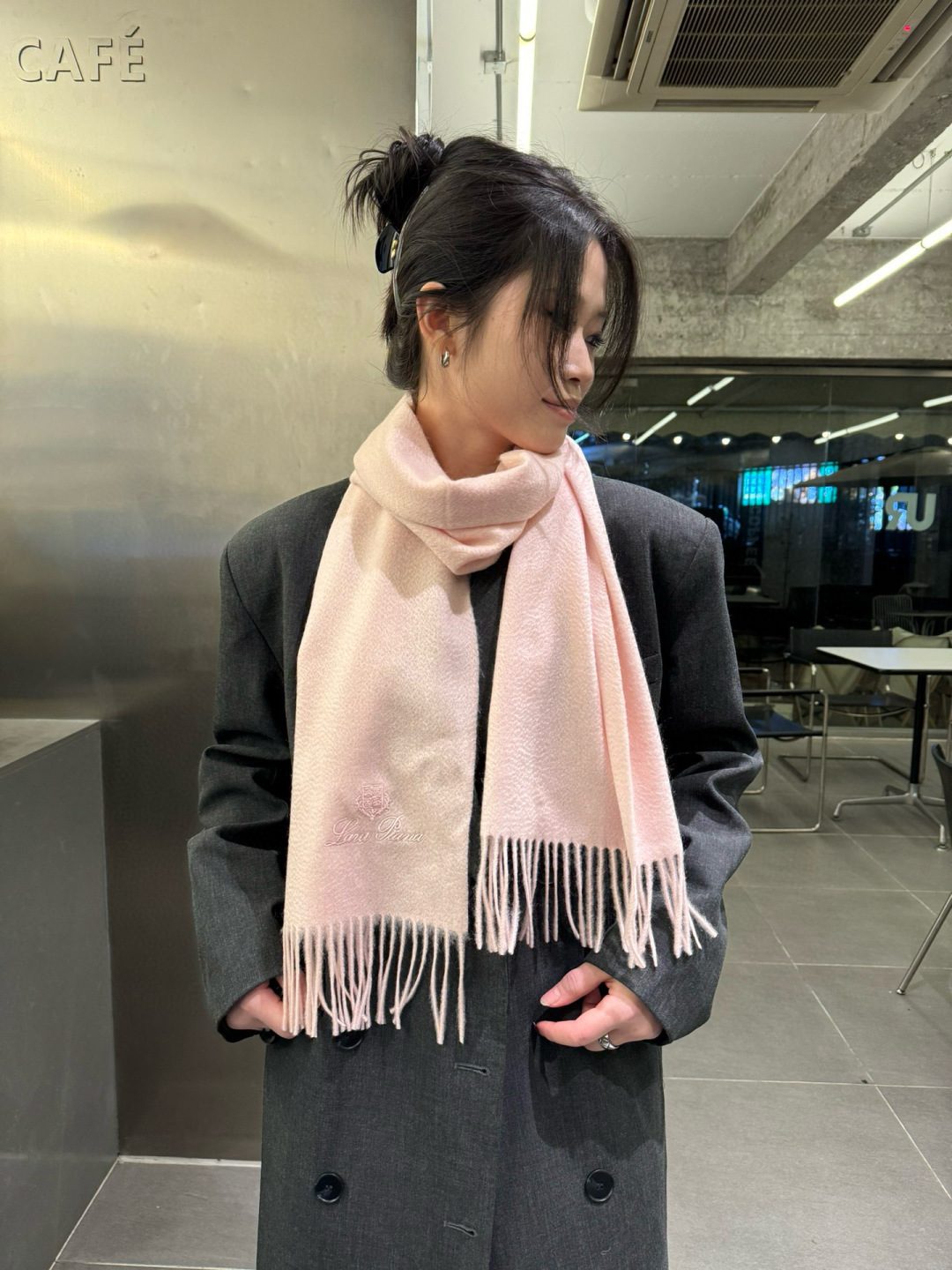 Loro Piana Piana · 诺悠翩雅秋冬新品狠货 【 山羊绒小围巾】单看这水波纹就知道是什么货色了吧 羊绒中的 渠道 硬货～出口意大利
