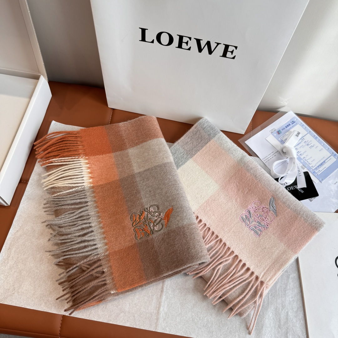 Loewe 上新 Loewe · 罗意威 难得一见的温柔配色 低调又不失优雅 重点推荐 高级舒适 气质