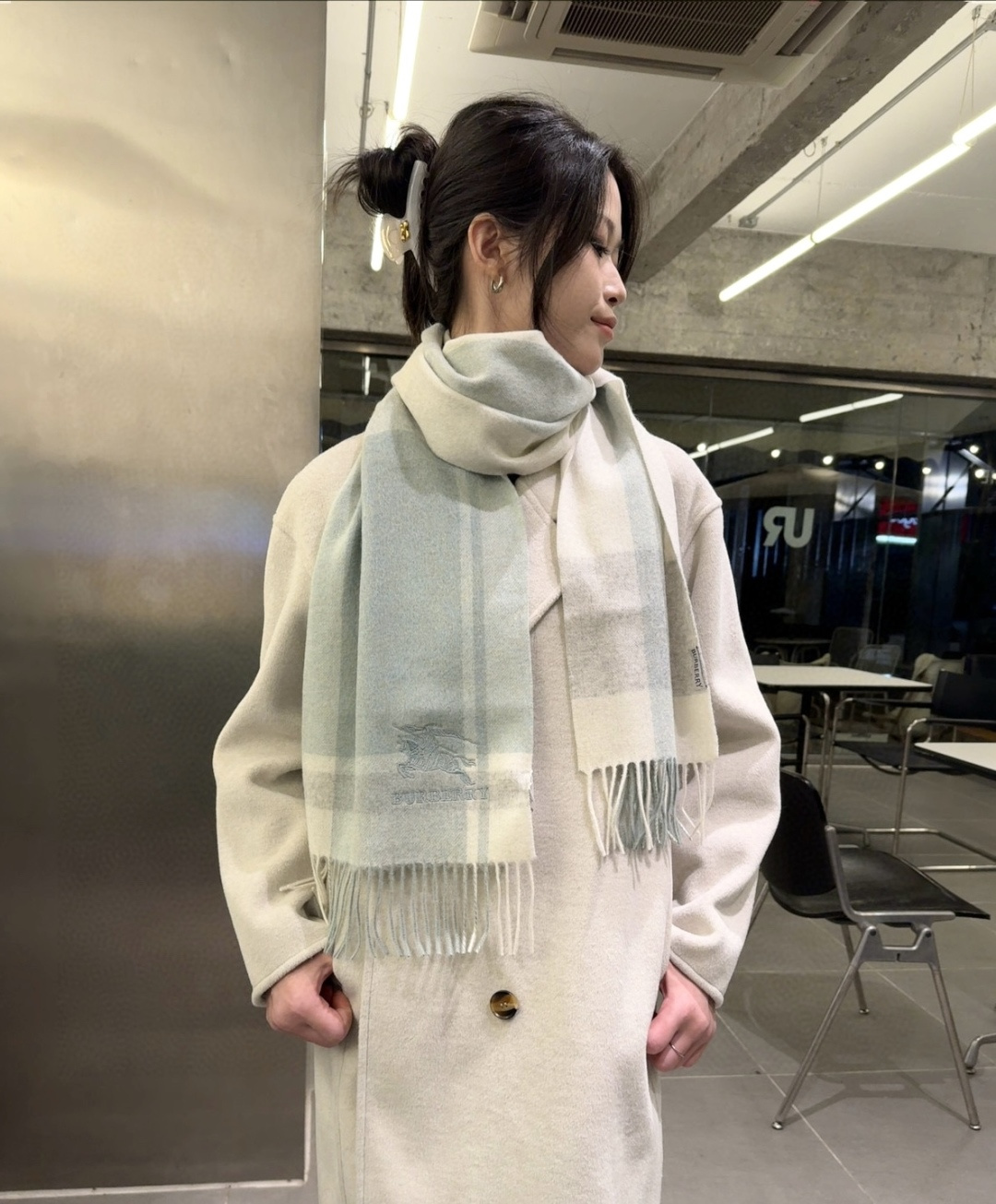 NO:580786,Batch Burberry's high-quality imported cashmere scarves are now available!  Top-quality cashmere for customers, ultra-high-end color design, the latest cashmere scarf for men and women in overseas counters for couples [Large Square War Horse] is not available in domestic counters. It is great from style to fabric. Classic logo pattern and rare cashmere color!  If you like it, get started quickly! Size: 32*180cm, imported cashmere high version scarf, high version scarf, burberry, burberry19860909批 Burberry巴宝莉 高品质进口羊绒围巾惊爆上架！顶级客供羊绒,超高级的颜色设计,海外专柜最新男士女士情侣款羊绒围巾【大格战马】国内专柜都没上架 从款式到面料都很赞 经典的logo图案 难得一见的羊绒配色！喜欢就速度下手哦! Size:32*180cm 成份进口山羊绒高版本围巾,高版本围巾,burberry,burberry,scarf