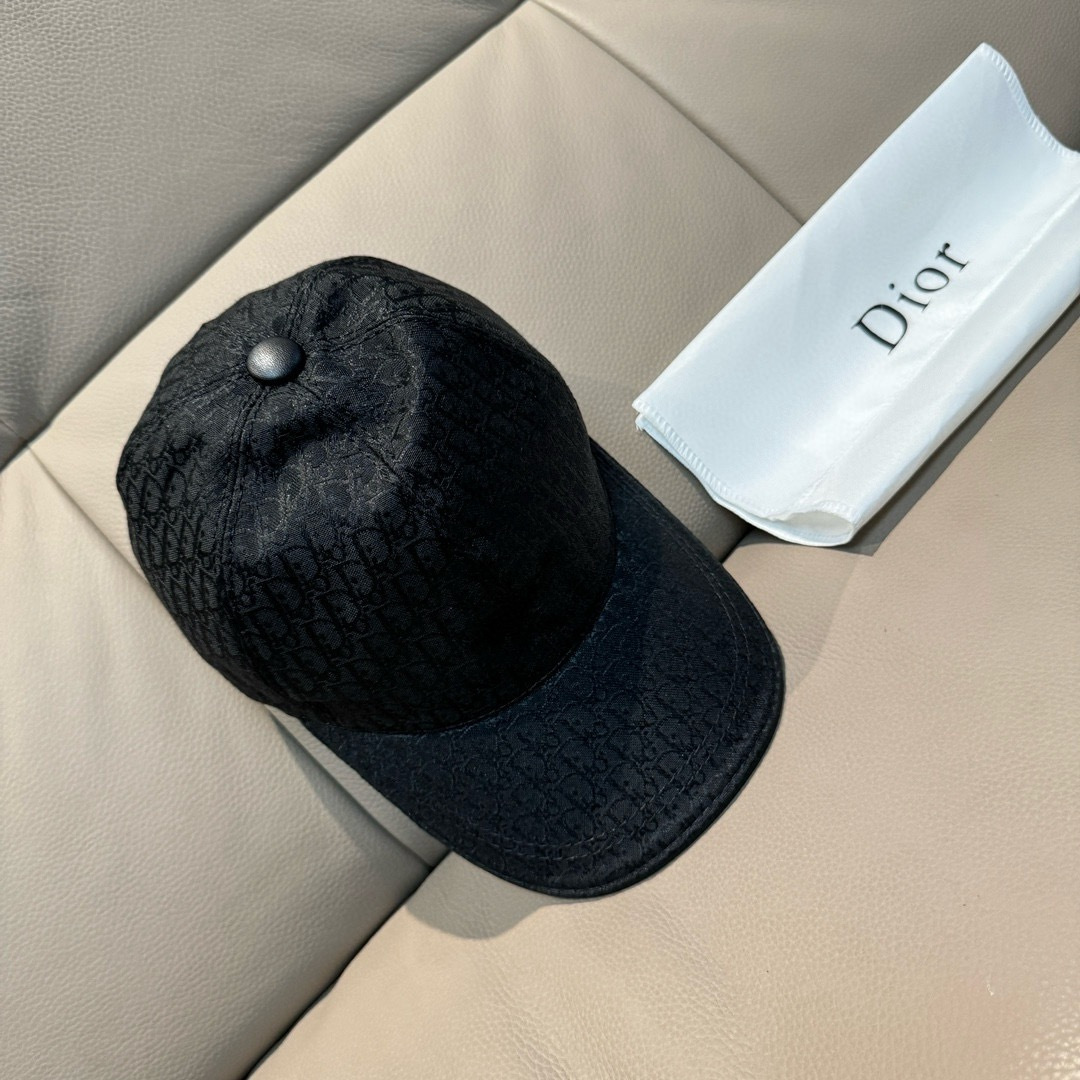 NO:541741,Batch New models shipped with box cloth bag, Dior new original single baseball cap, Dior old-fashioned, full of retro charm, hot off-stock for counters, 1:1 mold customization, original canvas + top layer cowhide, pure cotton lining, light and breathable!  Excellent quality, base head circumference 56, patch adjustable. Hats Fisherman's hat Baseball hat Knitted hat, hat, dior, dior, espadrilles, cowhide, hats19860909批 新款出货 配盒子布袋,Dior(迪奥)新款原单棒球帽, Dior老花,复古韵味十足,专柜断货热门,1:1开模订制,原版帆布料+头层牛皮,纯棉内里,轻盈透气！质量超赞,基础头围56,贴片可调节.帽子渔夫帽棒球帽针织帽,帽子,dior,dior,espadrilles,cowhide,hats,hat
