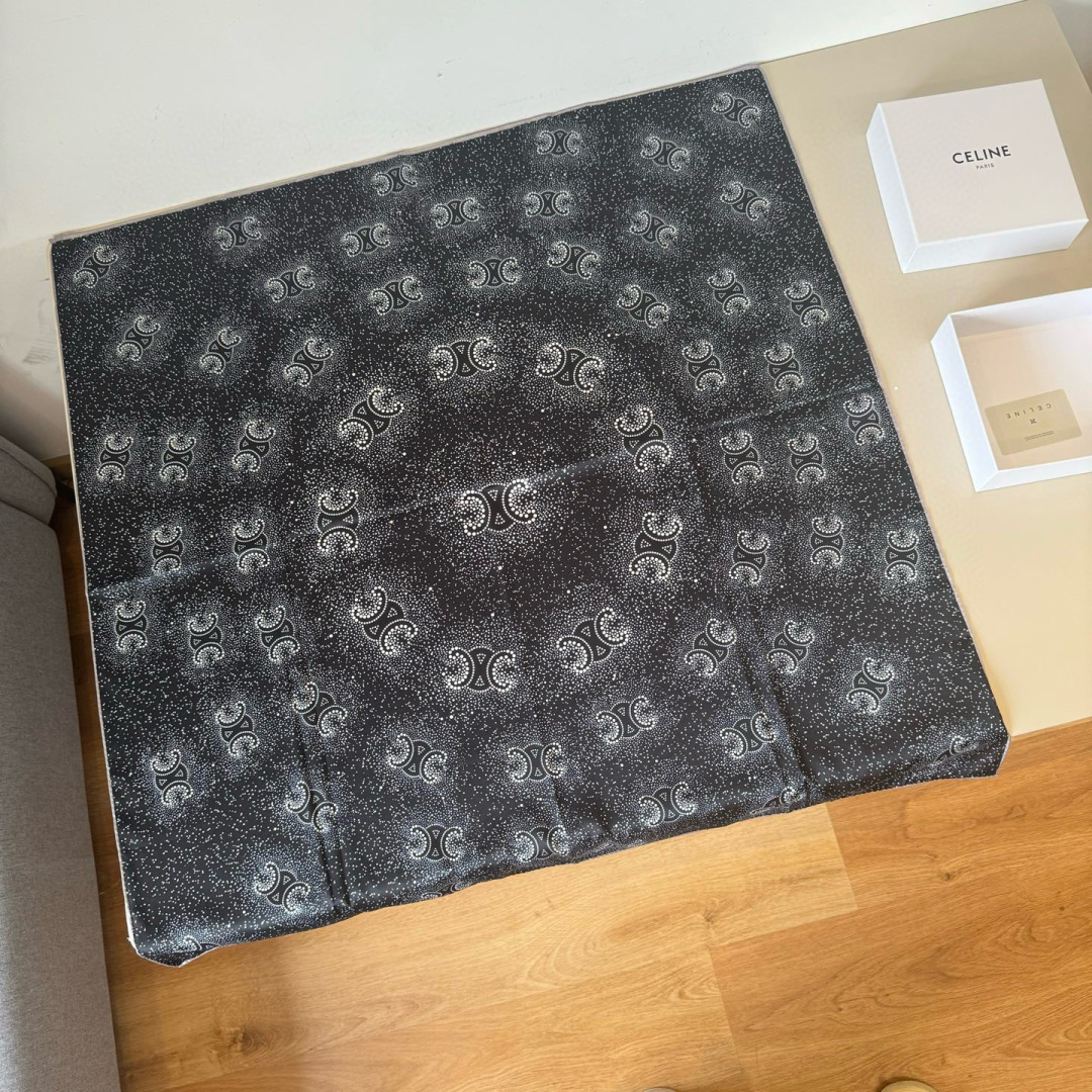 NO:542438,CELINE new silk square scarf [Arc de Triomphe printed square scarf] Beautiful [Tearing] The imperial palace-level classic element pattern design style is extremely beautiful. Really, the upper body is extremely skin-skin color versatile. Look at it yourself. Size 90x90cm high-end silk scarf, high-end scarf, celine, celine, real silk19860909批 CELINE赛琳新款真丝方巾【凯旋门印花方巾】美翻了[流泪]御用殿堂级极品经典元素图案设计风格美丽至极 真的 上身极为衬肤色 百搭 好看不好看自己看吧 尺寸90x90cm 真丝高版本围巾,高版本围巾,celine,celine,real silk,scarf