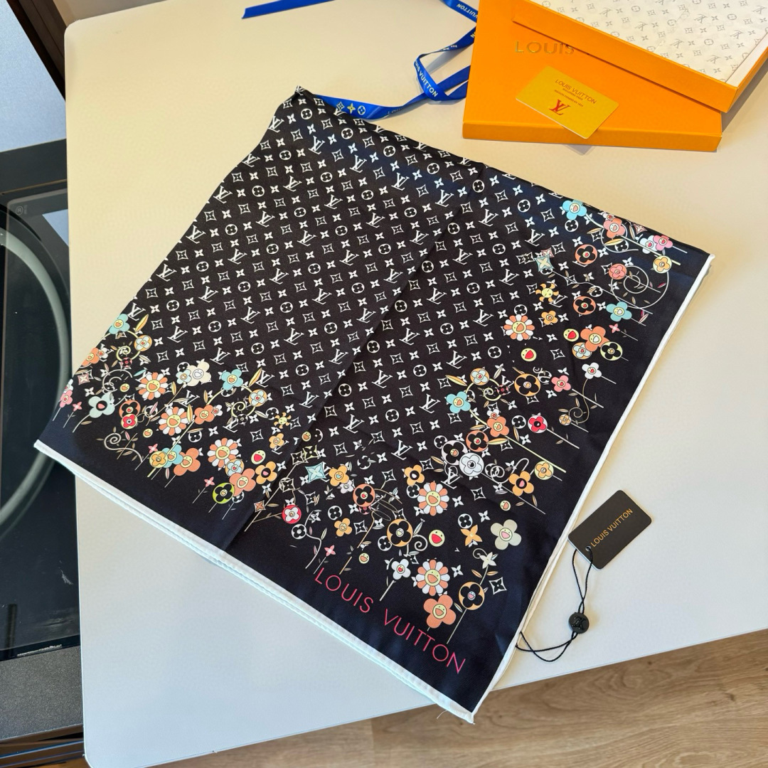 LV scarf LV x TM Monogram Superflat Flowers Louis Vuitton ， Monogram ， “ ” 。 。 — photo 2