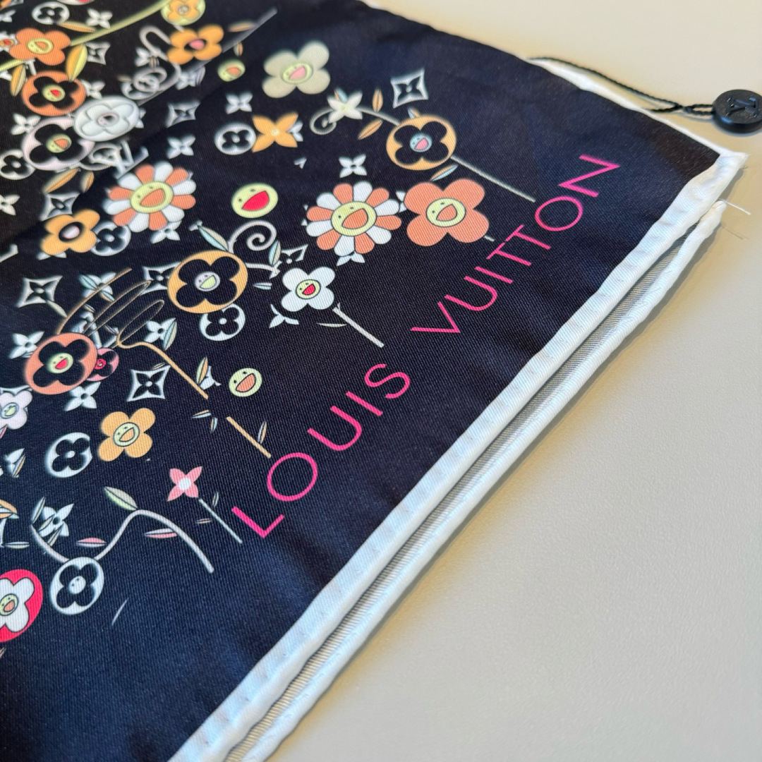 LV scarf LV x TM Monogram Superflat Flowers Louis Vuitton ， Monogram ， “ ” 。 。 — photo 8