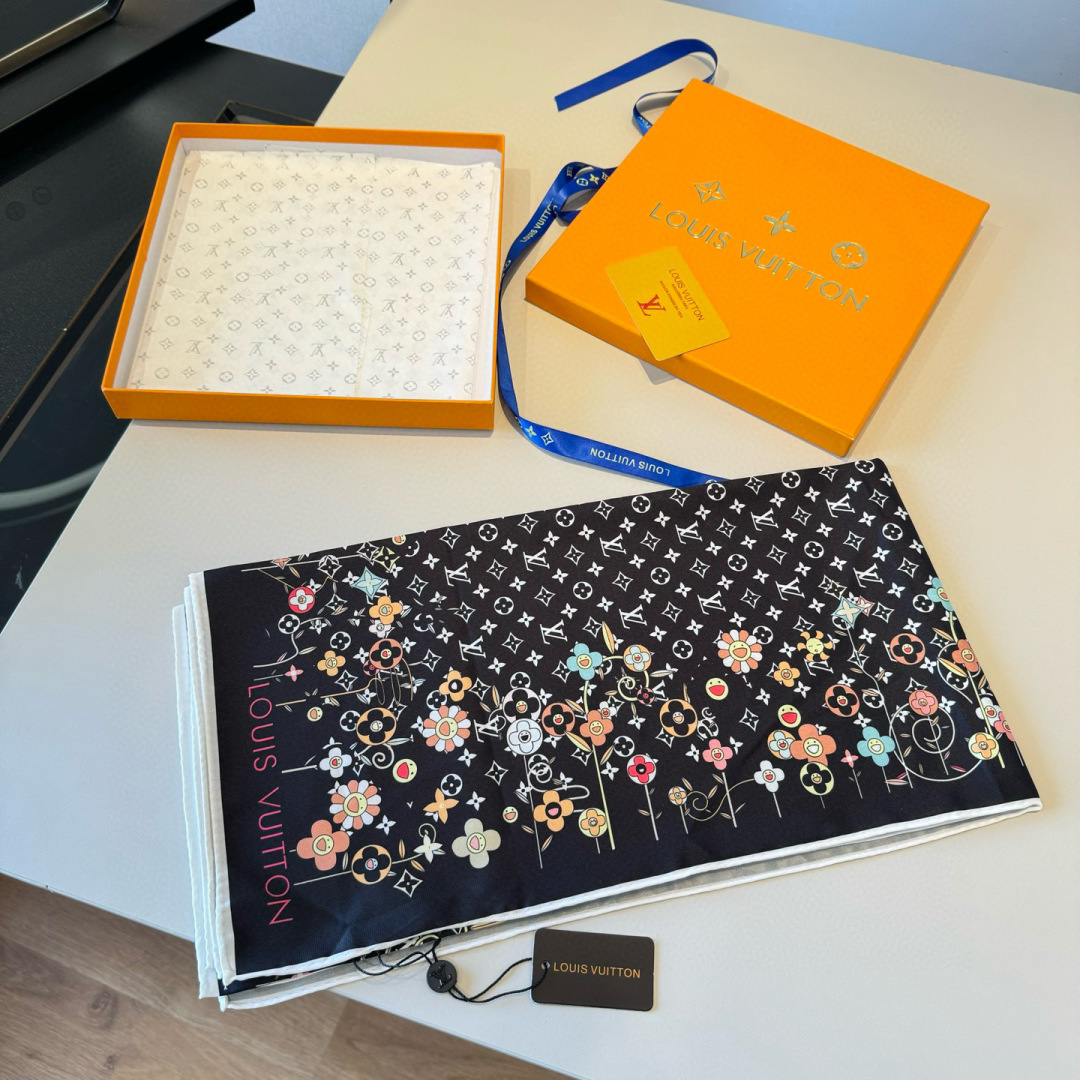 LV scarf LV x TM Monogram Superflat Flowers Louis Vuitton ， Monogram ， “ ” 。 。 — photo 3