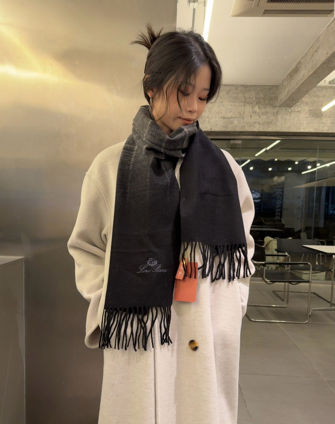 NO:554235,Batch Loro Piana ·  Noyo Panya [trading company’s last order, the best cashmere scarf and shawl] is too high to give away and keep for yourself. It’s a big deal, a hot model, the best hard goods from the channel ~ The last order for export to Italian direct supply counters is very small, the customer-supplied cashmere has a soft and waxy feel, the fabric is more lustrous, and it also increases the brightness of the color. LP has always strictly selected the highest quality cashmere as the benchmark. Without comparison, there is no harm. The world  The top-grade cashmere makes the scarf extremely luxurious and adds beauty and functionality. You must keep two of each color. No headaches when matching, and no regrets for ten thousand years. What is particularly recommended is that this style is a plaid color series, carefully selected popular colors, the color is bright and high-end, and all colors can be matched with each other in the whole family. 30*180cm, cashmere high version scarf, high version scarf, loro   piana,loro piana,shawls19860909批 Loro Piana · 诺悠翩雅【贸易公司尾单,极品山羊绒围巾披肩】送人自留都太高大上了重磅上新,爆款爆款,渠道极品硬货～出口意大利直供专柜尾单到手数量极少,客供面料羊绒,手感软糯,面料更有光泽,也增加了色彩的鲜艳度LP一直以严格选用最高品质的羊绒为基准,没有对比就没有伤害,世界最顶级羊绒更是让围巾奢华到不行,更是增加了美感和功能性,每色必留两条,搭配不头疼,不留后悔一万年,特别值得推荐的是,此款是格纹色系,精挑细选的流行配色,色彩感鲜明又高级的感觉全家哪个颜色都可以互相搭配30*180cm,山羊绒高版本围巾,高版本围巾,loro piana,loro piana,shawls,scarf