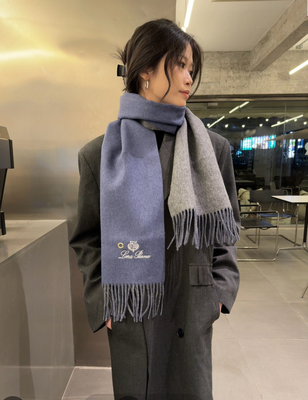 NO:554253,Batch Loro Piana ·   Nuoyoupanya [Trading company’s last order, the best double-sided cashmere scarf and shawl] It’s too expensive to give away and keep for yourself. It’s a big deal. It’s a hot product. It’s the best hard goods from the channel. The last order for direct supply to Italy is very small. The customer-supplied cashmere has a soft and waxy feel, the fabric is more lustrous, and it also increases the brightness of the color. LP has always strictly selected the highest quality cashmere as the benchmark. Without comparison, there is no harm. The world’s best  The top-grade cashmere makes the scarf extremely luxurious, and also increases the beauty and functionality. Two pairs of each color are required. No headaches in matching, no regrets for ten thousand years. What is particularly recommended is that this style is a plaid color series, carefully selected popular colors, the color is bright and high-end, and all colors can be matched with each other in the whole family. 30*180cm, Albas cashmere high version scarf, high version scarf, loro  piana,loro   piana,shawls19860909批 Loro Piana · 诺悠翩雅【贸易公司尾单,极品双面山羊绒围巾披肩】送人自留都太高大上了重磅上新,爆款爆款,渠道极品硬货～出口意大利直供专柜尾单到手数量极少,客供面料羊绒,手感软糯,面料更有光泽,也增加了色彩的鲜艳度LP一直以严格选用最高品质的羊绒为基准,没有对比就没有伤害,世界最顶级羊绒更是让围巾奢华到不行,更是增加了美感和功能性,每色必留两条,搭配不头疼,不留后悔一万年,特别值得推荐的是,此款是格纹色系,精挑细选的流行配色,色彩感鲜明又高级的感觉全家哪个颜色都可以互相搭配30*180cm,阿尔巴斯山羊绒高版本围巾,高版本围巾,loro piana,loro piana,shawls,scarf