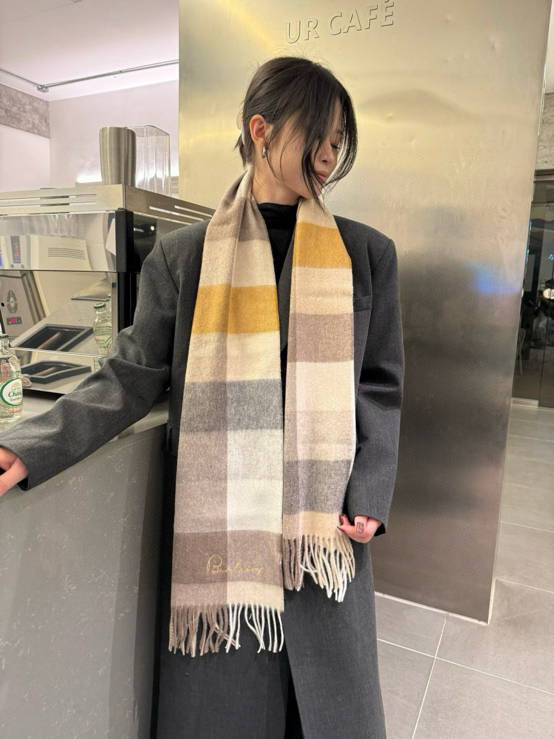 NO:554243,Batch Burberry's high-quality cashmere plaid scarf, gold thread art embroidery is hot new, the latest cashmere scarves for men and women couples in overseas counters are not available in domestic counters!  Simple and elegant, full of British style. From style to quality and feel, everything is great!  Highly recommended to friends who like low-key connotation!  Specification 38*180cm Ingredients Cashmere high version scarf, high version scarf, burberry, burberry19860909批 巴宝莉Burberry高品质羊绒格子围巾,金丝艺术刺绣火爆上新,海外专柜最新男士女士情侣羊绒围巾 国内专柜都没上架！简约大格,英伦调性十足.从款式到质量手感都超赞！喜欢低调内涵的朋友强烈推荐！ 规格38*180cm 成份山羊绒高版本围巾,高版本围巾,burberry,burberry,scarf