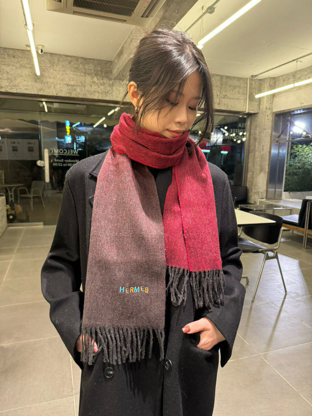NO:554261,Batch【HERMES ·  Hermès’ rare gentle color matching, super obsessed with the temperament, low-key, quiet and elegant] Highly recommended, high-end, comfortable and fashionable temperament, simple but not simple, full of big-name style, Super Amway Big H’s soft scarf that touches the heart,  The gradient color matching design with the eye-catching colorful embroidery logo is the finishing touch without losing the beauty. It is the pursuit of successful people. The color is definitely a bit unique and fairy-like. It is definitely the best choice for couples. The color is elegant and not enchanting. Specifications: 35  x 180cm high version scarf, high version scarf, hermes, hermes19860909批【HERMES · 爱马仕难得一见的温柔配色,超级迷恋气质低调恬静又不失优雅】重点推荐高级舒适时髦气质,简约却又不简单,大牌范十足,超级安利大H家这款触动内心的柔美围巾,渐变拼色的颜色设计搭配抢眼的彩色刺绣标志,点睛之笔确又不失美感,成功人士的追求,色彩绝对有点独有的仙气,绝对的情侣款不二之选,颜色淡雅,不妖娆规格35 x 180cm高版本围巾,高版本围巾,hermes,hermes,scarf