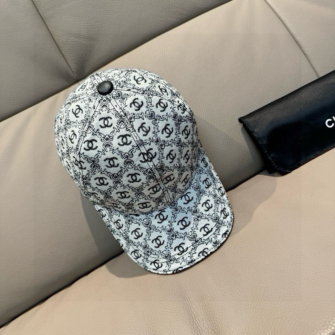 NO:553027,Batch new models shipped!  Comes with a box bag, Chanel's new original baseball cap, small double C jacquard, 1:1 mold opening and customization at the counter, original canvas fabric + first-layer cowhide, light and breathable!  The quality is great, the basic head circumference is 56, the patch is adjustable. Hats, fisherman hats, baseball caps, knitted hats, hats, chanel, chanel, espadrilles, cowhide, hats19860909批 新款出货！ 配盒子布袋,Chanel(香奈儿)新款原单棒球帽, 小双C提花,专柜1:1开模订制,原版帆布料+头层牛皮,轻盈透气！质量超赞,基础头围56,贴片可调节.帽子渔夫帽棒球帽针织帽,帽子,chanel,chanel,espadrilles,cowhide,hats,hat