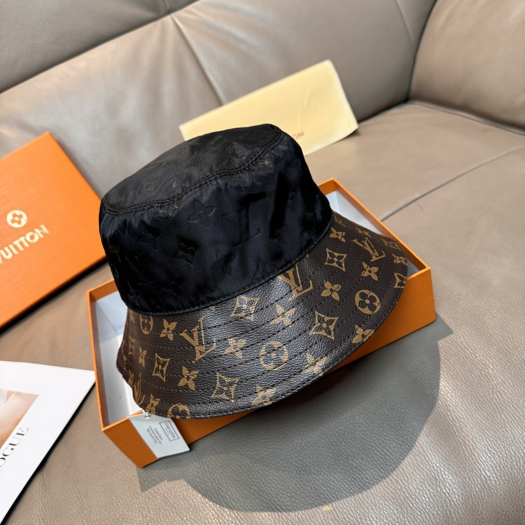 NO:553086,Batch with packaging bag, LV new original fisherman hat, top version, 1:1 mold opening and customization at the counter, original satin fabric printing + pure cotton lining, light and breathable!  Excellent quality, basic head circumference 57, fashionable and versatile. Hats, fisherman hats, baseball caps, knitted hats, hats, louis vuitton, espadrilles, hats19860909批 配包装布袋,Lv新款原单渔夫帽,顶级版本,专柜1:1开模订制,原版缎面料印花+纯棉里衬,轻盈透气！质量超赞,基础头围57,时尚百搭.帽子渔夫帽棒球帽针织帽,帽子,louis vuitton,espadrilles,hats,hat