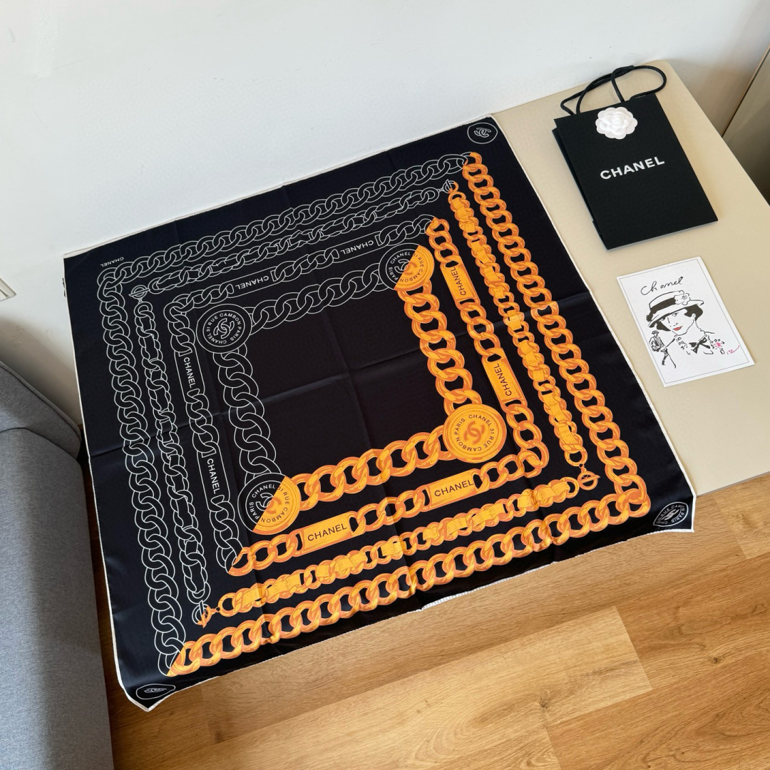 NO:602744,Batch Original Xiaoxiang 90cm Silk Square Scarf [Chain Accessories] Top-quality twill silk material with hand-rolled edges, full of light luxury, high-end heavy-weight twill silk, completely counter-quality fabrics, pursuit of shape, crisp feel, bright and full colors, super eye-catching!  Good stuff waits for no one, don’t miss it if you like it [Ingredients size 90X90cm real silk] high version scarf, high version scarf, real silk19860909批 原单小香90cm真丝方巾【链条配饰】顶级斜纹真丝材质手工卷边,轻奢感十足高端重磅斜纹真丝完全专柜品相面料追求造型,手感挺括,鲜艳饱满色彩超级养眼！好货不等人,喜欢就不能错过哦【成分尺寸90X90cm 真丝】高版本围巾,高版本围巾,real silk,scarf