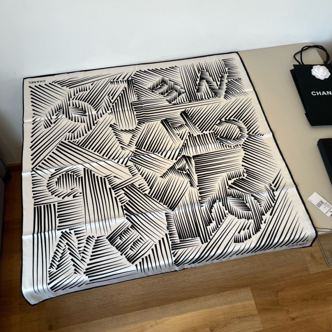 NO:602748,Batch Original Xiaoxiang 90cm Silk Square Scarf [Artistic Double C] Top-quality twill silk material with hand-rolled edges, full of light luxury, high-end heavy-weight twill silk completely counter-quality fabrics in pursuit of shape, crisp feel, bright and full colors, super eye-catching!  Good stuff waits for no one, don’t miss it if you like it [Ingredients size 90X90cm real silk] high version scarf, high version scarf, real silk19860909批 原单小香90cm真丝方巾【艺术双C】顶级斜纹真丝材质手工卷边,轻奢感十足高端重磅斜纹真丝完全专柜品相面料追求造型,手感挺括,鲜艳饱满色彩超级养眼！好货不等人,喜欢就别错过哦【成分尺寸90X90cm 真丝】高版本围巾,高版本围巾,real silk,scarf