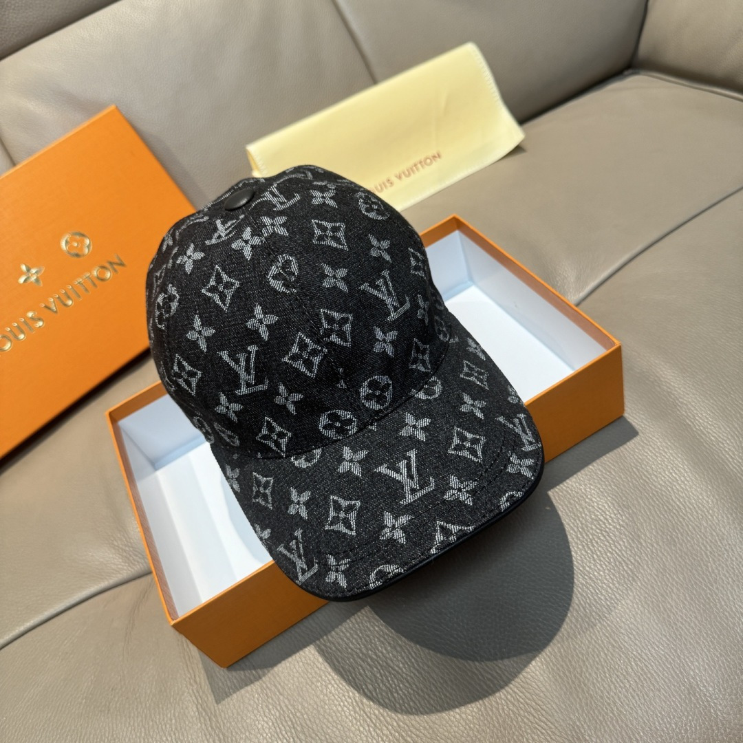 NO:579993,Batch with box bag, LV Louis Vuitton new original baseball cap, LV denim jacquard, 1:1 mold opening and customization at the counter, original canvas fabric + first layer of cowhide, light and breathable!  The quality is great, the basic head circumference is 56, the patches are adjustable. Hats, fisherman hats, baseball caps, knitted hats, hats, louis vuitton, louis vuitton, espadrilles, cowhide, hats19860909批 配盒子布袋,LV路易威登新款原单棒球帽,LV牛仔提花,专柜1:1开模订制,原版帆布面料+头层牛皮,轻盈透气！质量超赞,基础头围56,贴片可调节.帽子渔夫帽棒球帽针织帽,帽子,louis vuitton,louis vuitton,espadrilles,cowhide,hats,hat