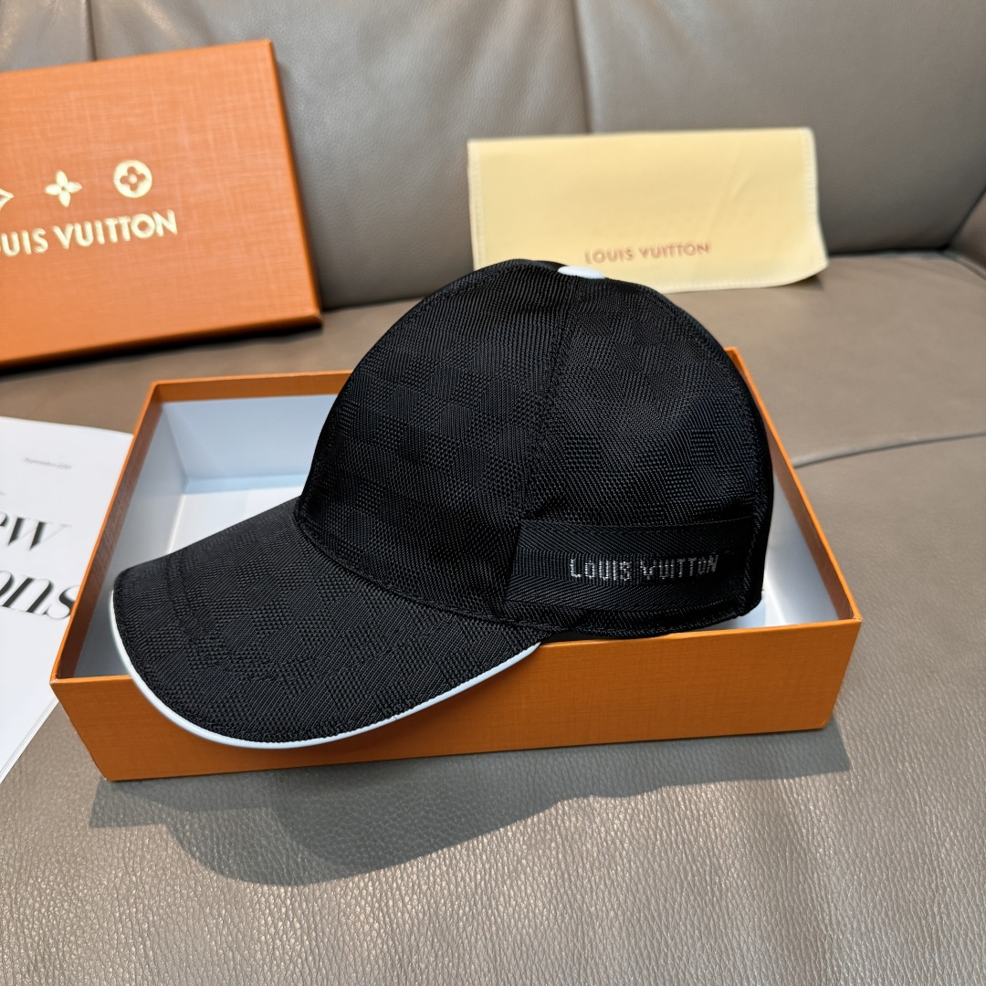 NO:580558,Batch with packaging bag, LV Louis Vuitton new original baseball cap, classic checkerboard pattern, 1:1 mold customization, original counter fabric + first layer of cowhide, small square pattern, fashionable and handsome, excellent quality, basic head circumference 56, patches adjustable. Hats, fisherman hats, baseball caps, knitted hats, hats, louis vuitton, louis vuitton, espadrilles, cowhide, hats19860909批 配包装布袋,LV路易威登新款原单棒球帽,经典棋盘格,1:1开模订制,原版专柜布料+头层牛皮,小方格时尚帅气质量超赞,基础头围56,贴片可调节.帽子渔夫帽棒球帽针织帽,帽子,louis vuitton,louis vuitton,espadrilles,cowhide,hats,hat
