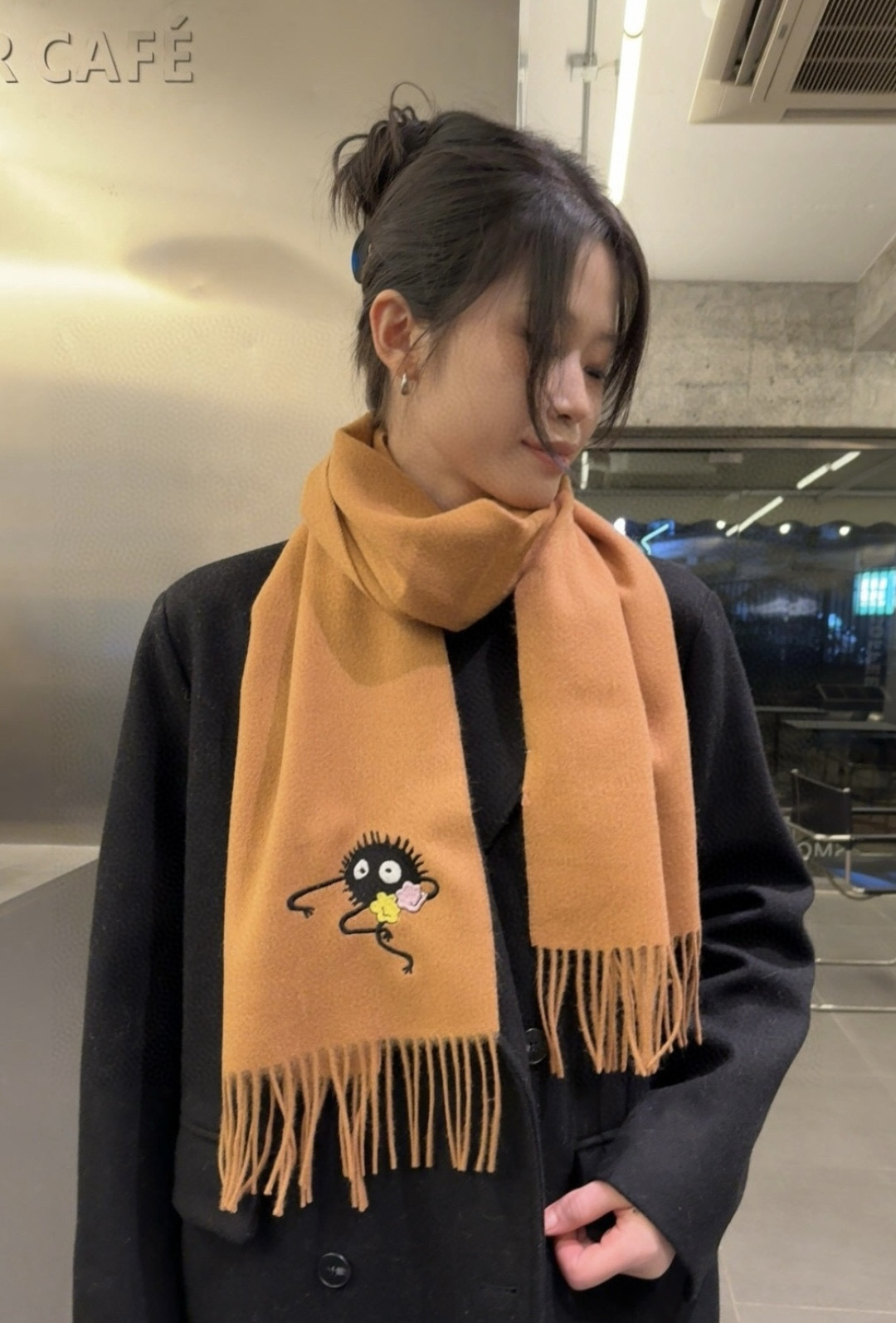 NO:602711,Batch Loewe’s new small virus series [Loewe ·  Loewe's rare and gentle color matching, low-key yet elegant] Highly recommend the double-sided color matching, one scarf with two styles, high-end, comfortable and fashionable temperament, niche, but full of big-name style, Super Amway Loewe This soft scarf that touches the heart, extremely simple color with eye-catching color-changing logo, the finishing touch without losing beauty, the pursuit of successful people, the color is absolute, a little unique fairy spirit, the absolute choice for couples, the color is elegant, not enchanting  Specifications 30x180cm high version scarf, high version scarf, loewe, loewe19860909批 罗意威新品小病毒系列【Loewe · 罗意威难得一见的温柔配色,低调又不失优雅】重点推荐双面配色,一条围巾两种风格搭配,高级舒适时髦气质,名小众,却大牌范十足,超级安利loewe这款触动内心的柔美围巾,极其简单的颜色搭配抢眼的变色logo,点睛之笔确又不失美感,成功人士的追求,色彩绝对,有点独有的仙气,绝对的情侣款不二之选,颜色淡雅,不妖娆 规格30x180cm高版本围巾,高版本围巾,loewe,loewe,scarf