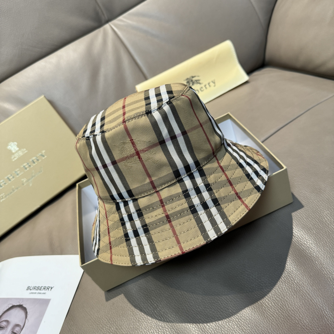 NO:604967,Batch with packaging bag, Burberry classic original bucket hat, war horse plaid bucket hat!  !  Top version, 1:1 mold opening and customization at the counter, original plaid material + pure cotton lining, accurate pattern matching, light and breathable!  Excellent quality, basic head circumference 57, fashionable and versatile. Hats, fisherman hats, baseball caps, knitted hats, hats, burberry, espadrilles, hats19860909批 配包装布袋,巴宝莉经典原单渔夫帽,战马格子渔夫帽！！顶级版本,专柜1:1开模订制,原版格子料+纯棉里衬,精准对花,轻盈透气！质量超赞,基础头围57,时尚百搭.帽子渔夫帽棒球帽针织帽,帽子,burberry,espadrilles,hats,hat